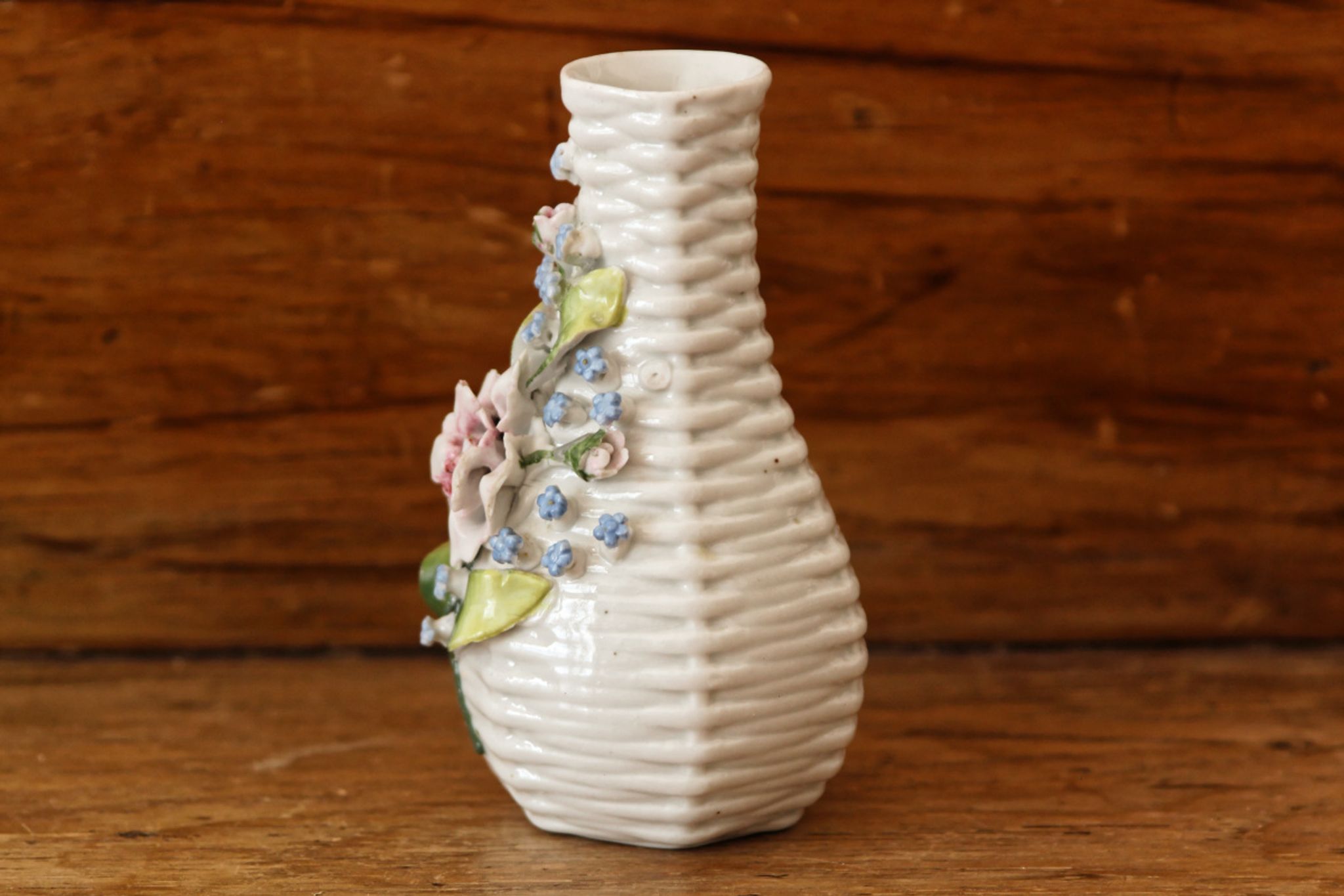 Vase soliflore en barbotine