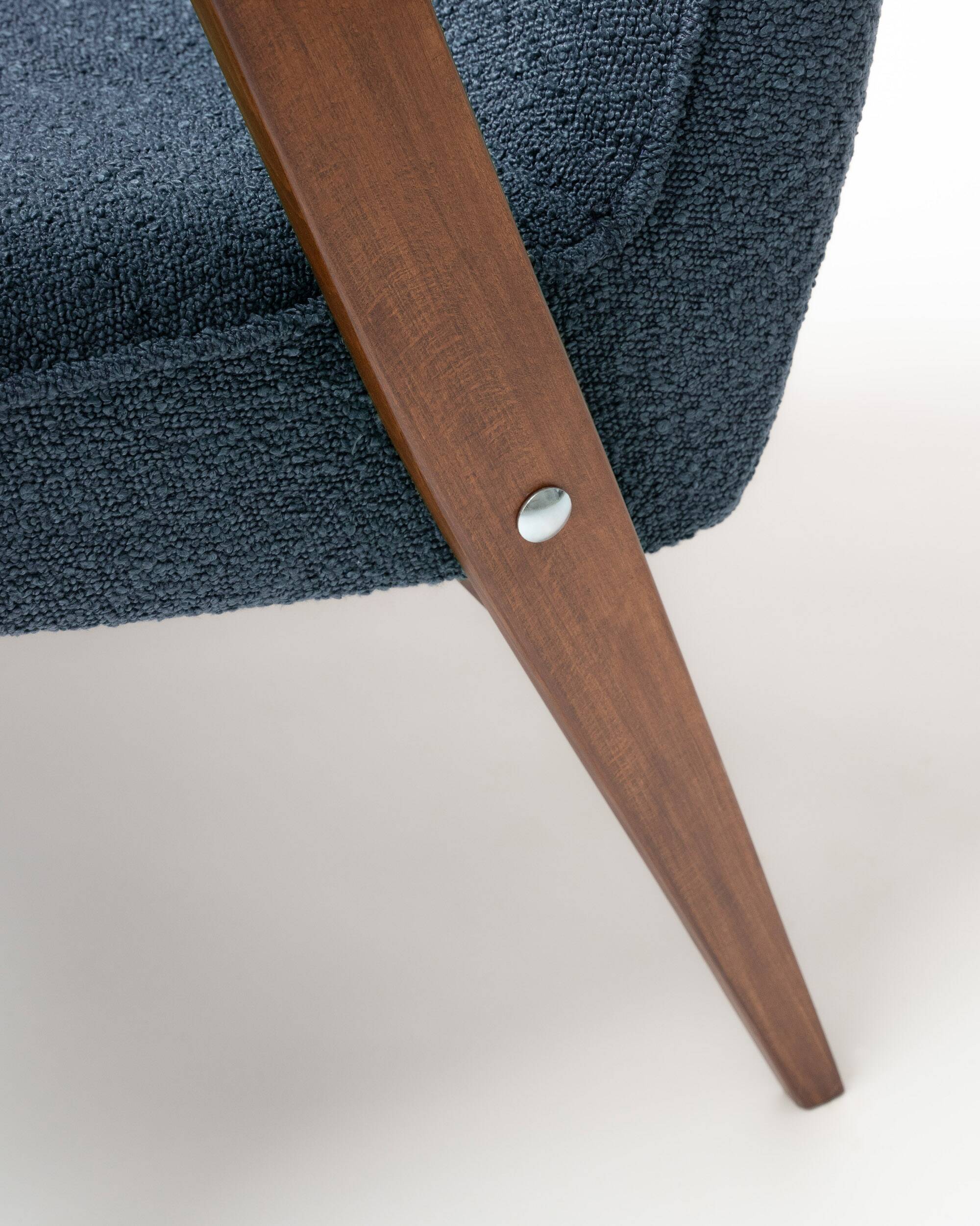 Fauteuil Modèle 366 de Józef Chierowski (1962) – Icône du design polonais