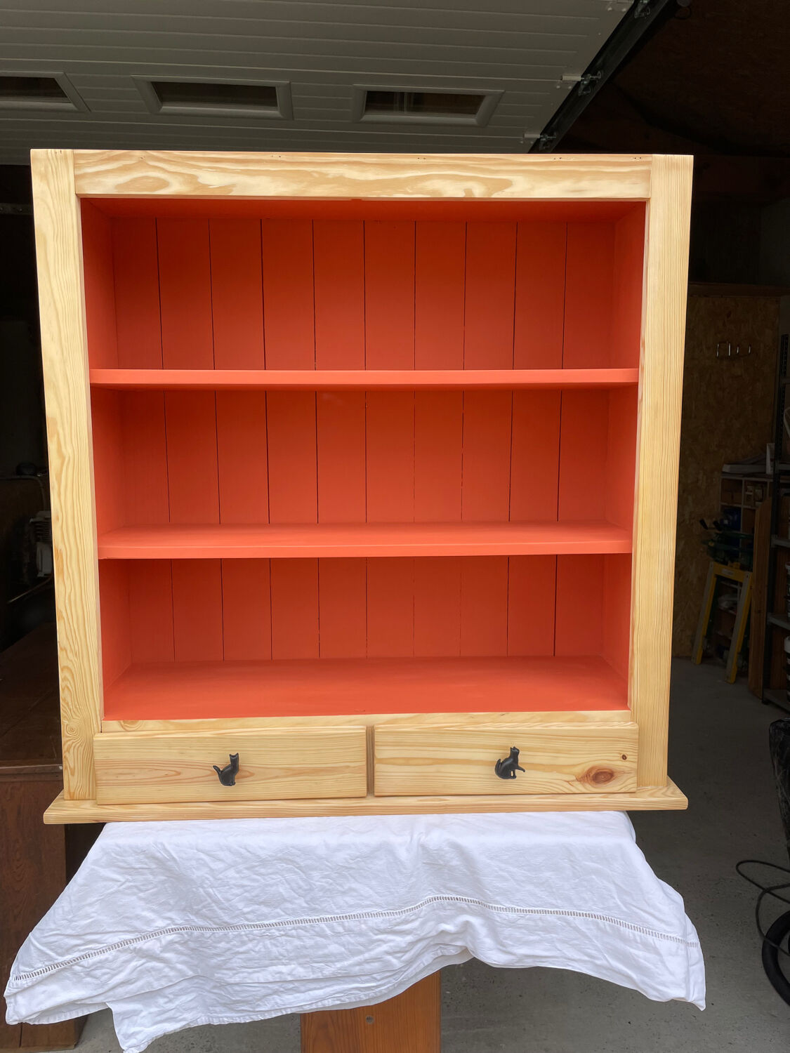 Shelf / bookcase