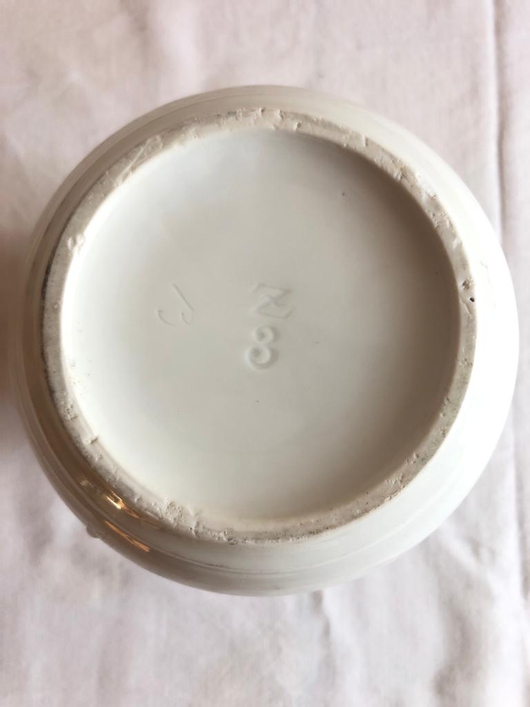 Pichet à lait ancien en porcelaine blanche épaisse