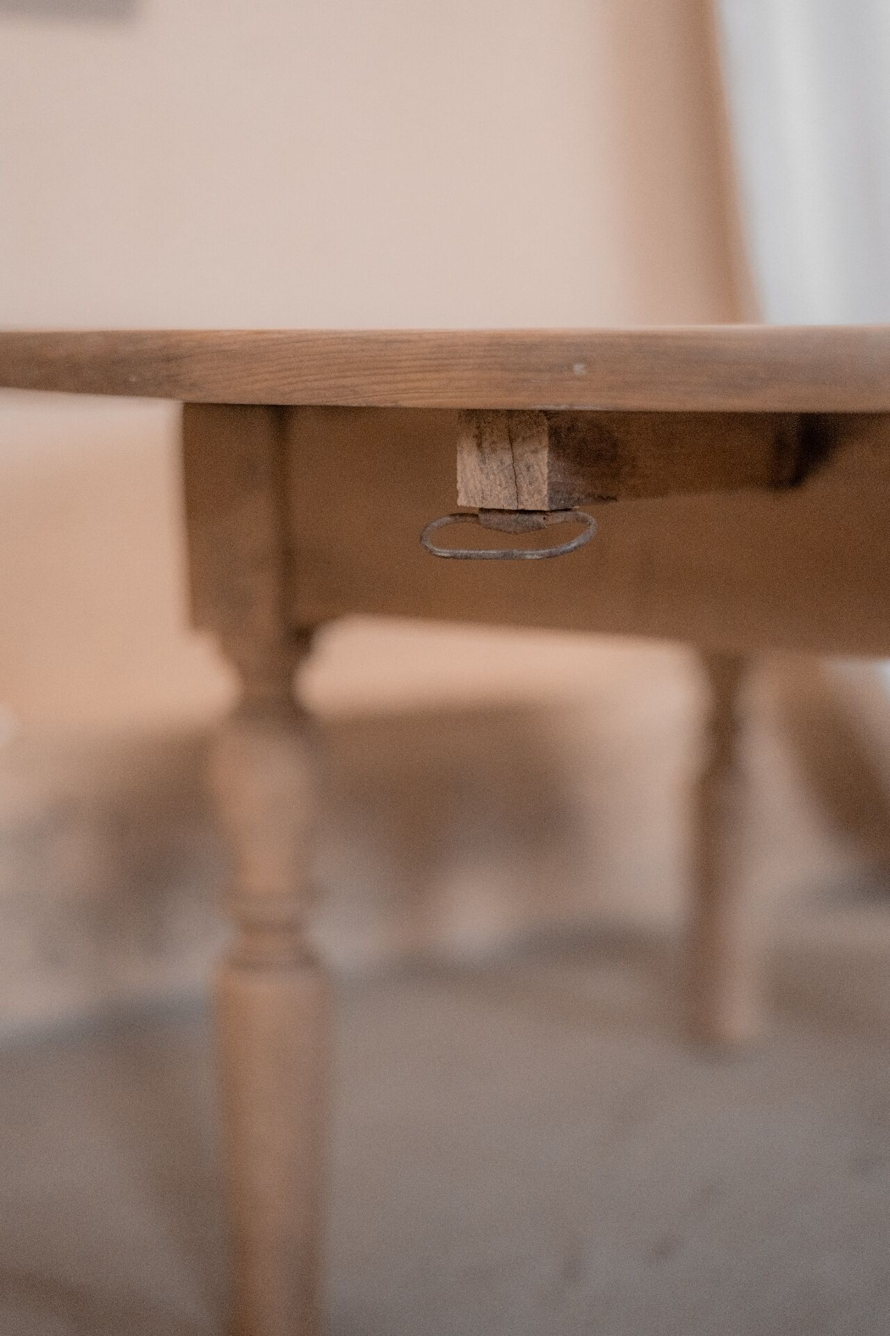 Round coffee table