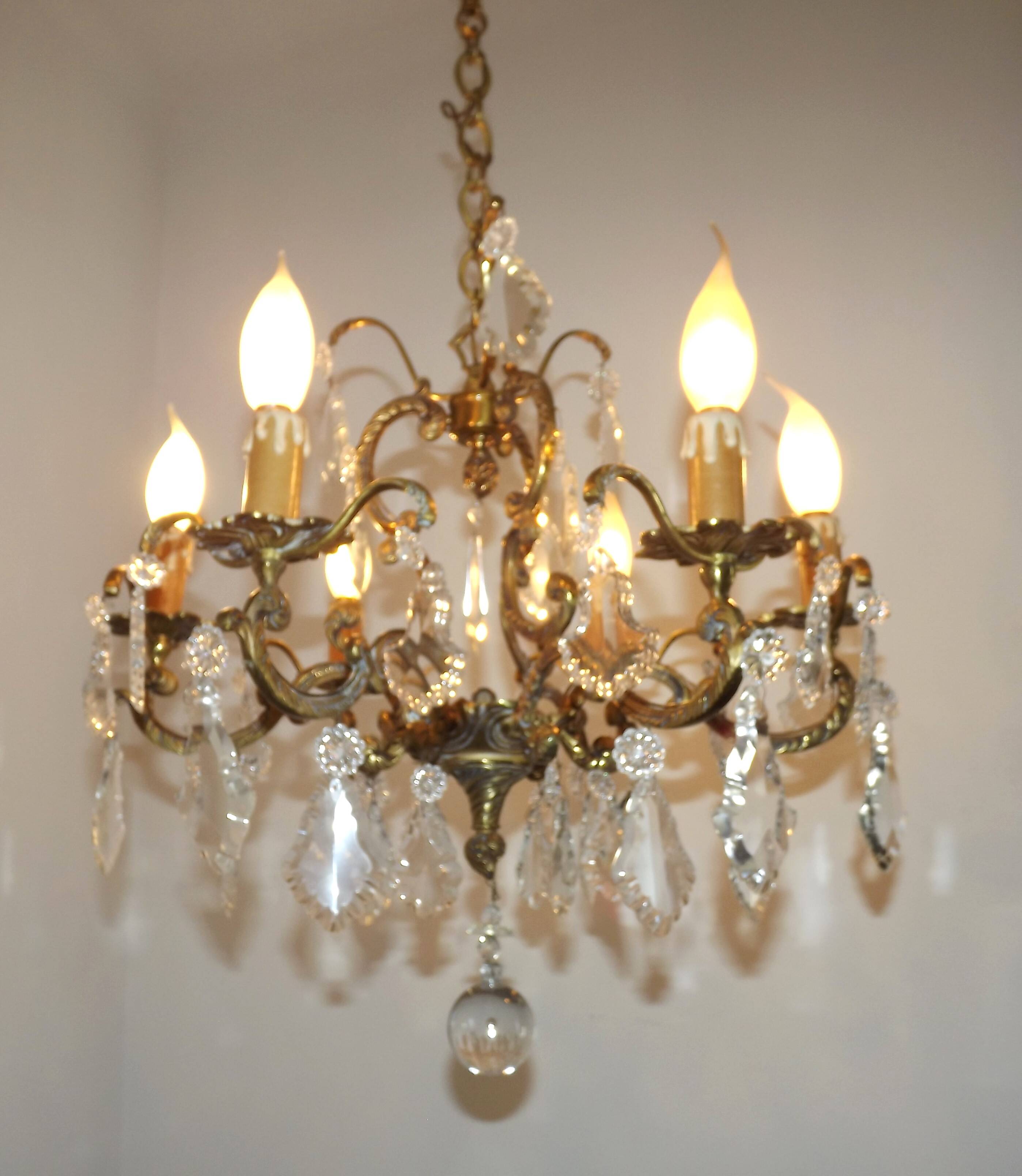 Lustre en bronze à 6 lumières, en cristal, en cage à 3 côtés de style Art Nouveau.
