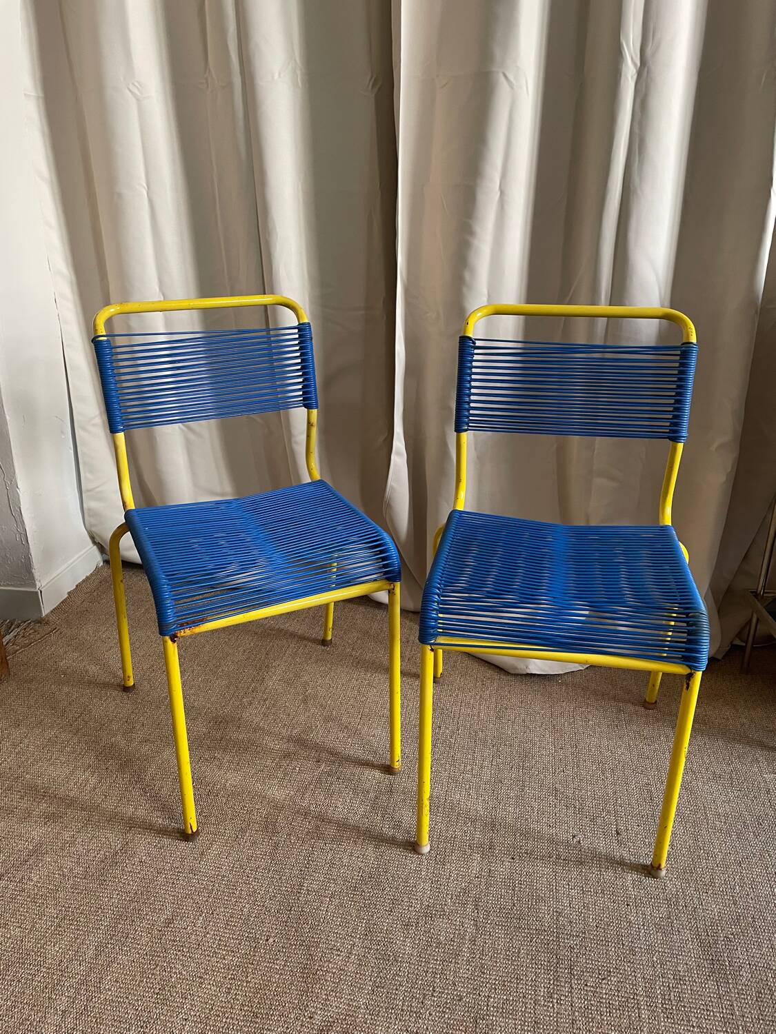 Paire de chaises scoubidou