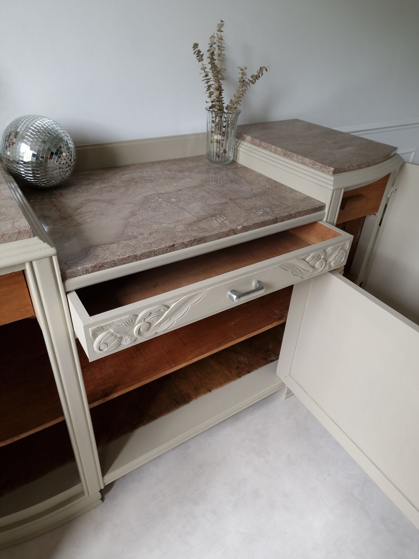 Art Deco beige buffet