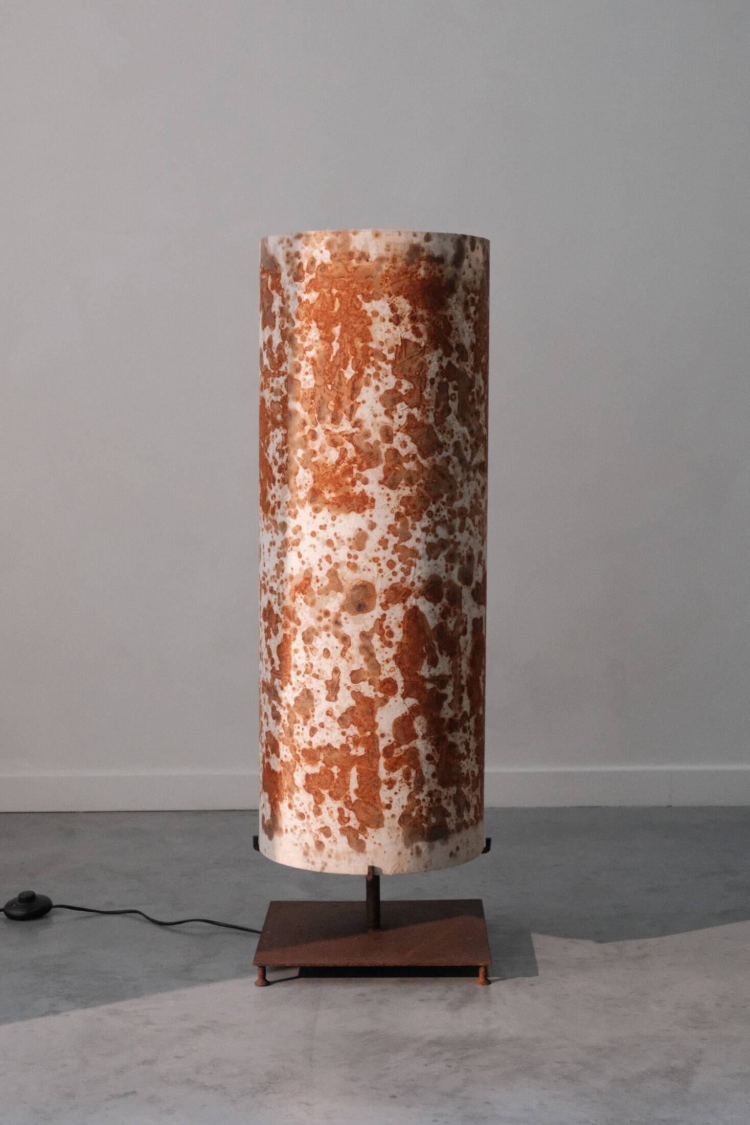 Floor lamp with rusty tones (M)
