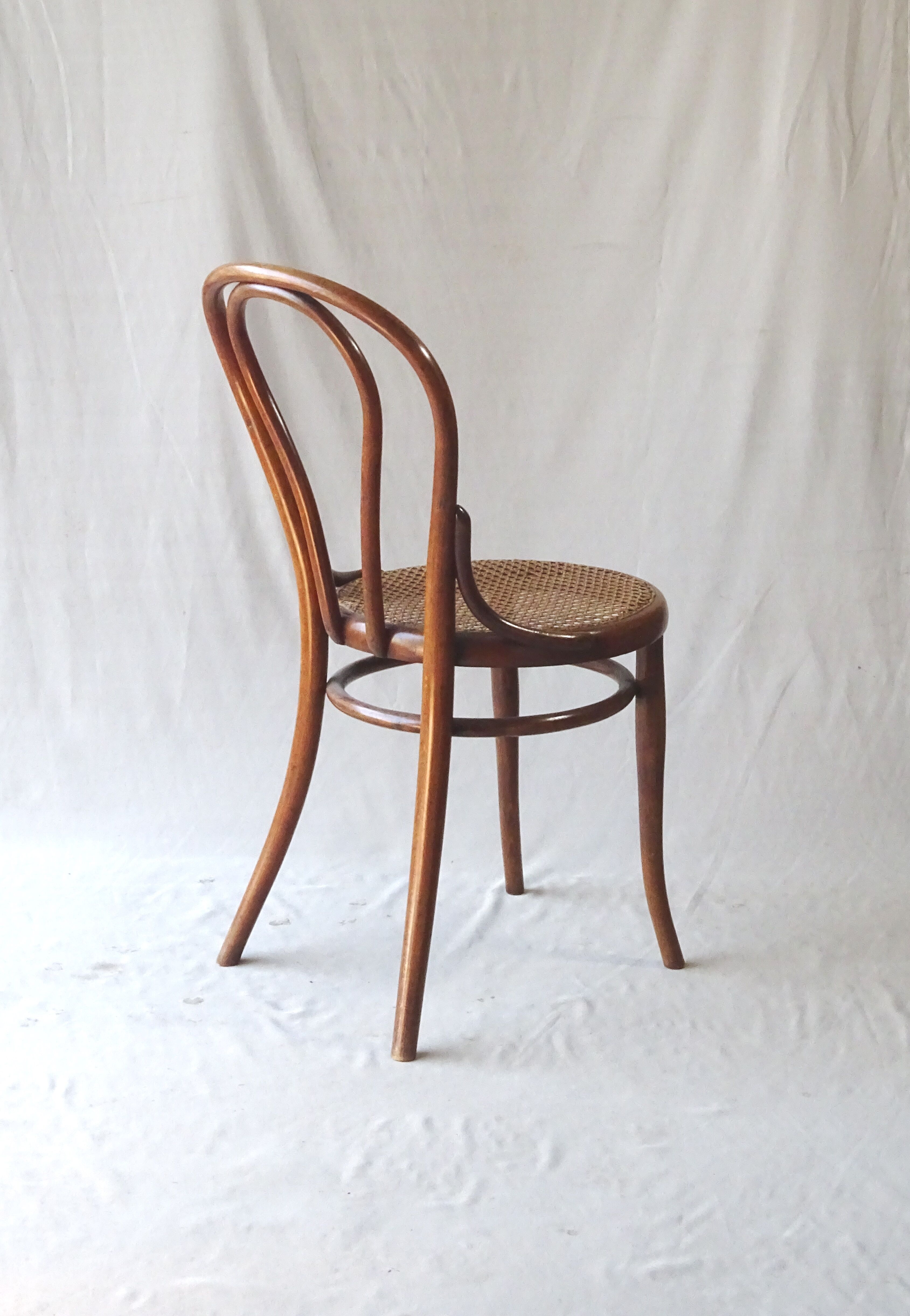 Wooden-curved chair of THONET N°18 around 1885 original condition