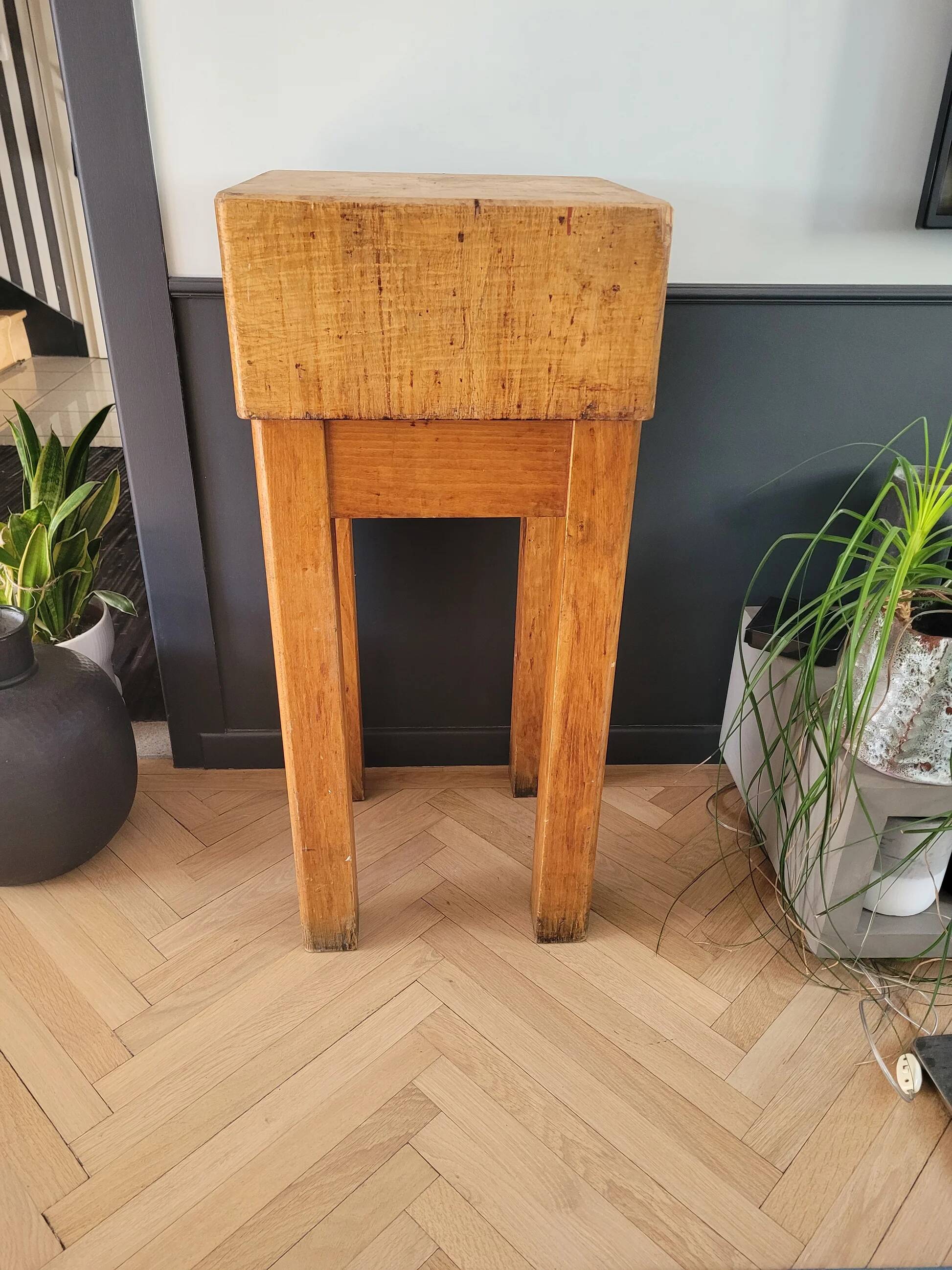 Authentic butcher's block on legs - End grain wood