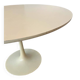 Table à manger blanche pied tulipe attribuée à Maurice Burke