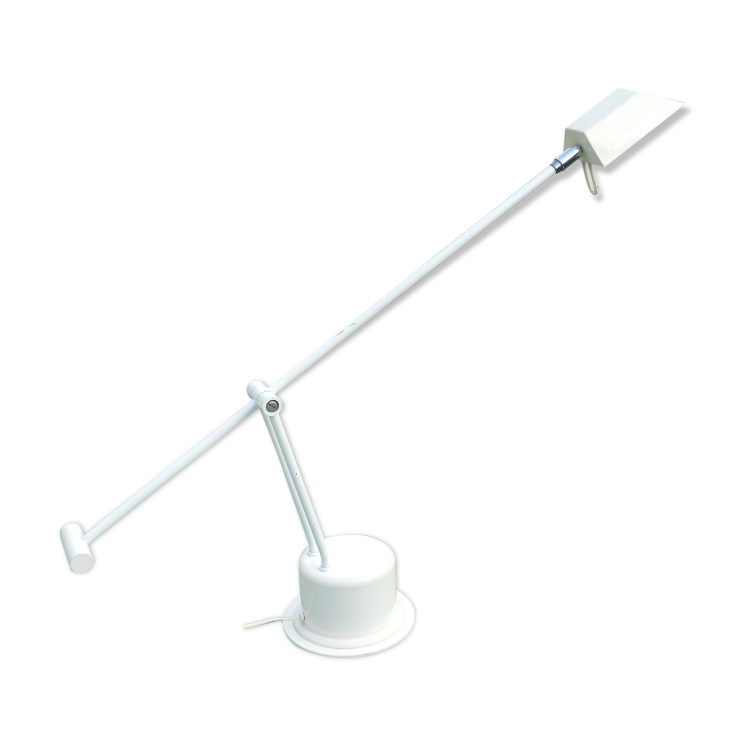 Massive swing desk lamp has two lights and a kneecap