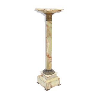 Onyx column
