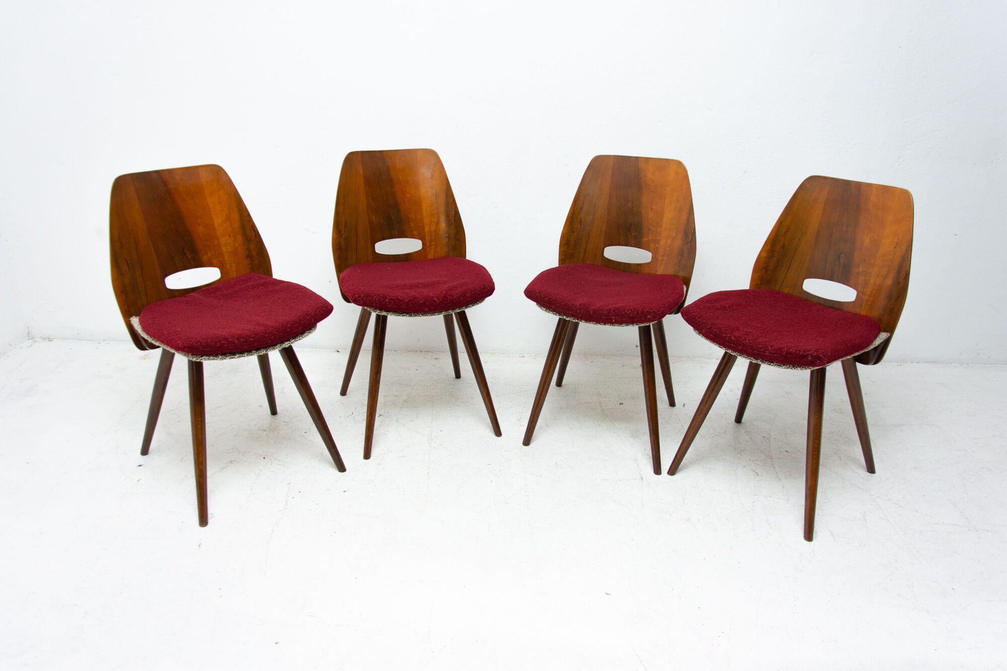 Lot de 4 chaises conçues par Frantisek Jirák pour Tatra Pravenec