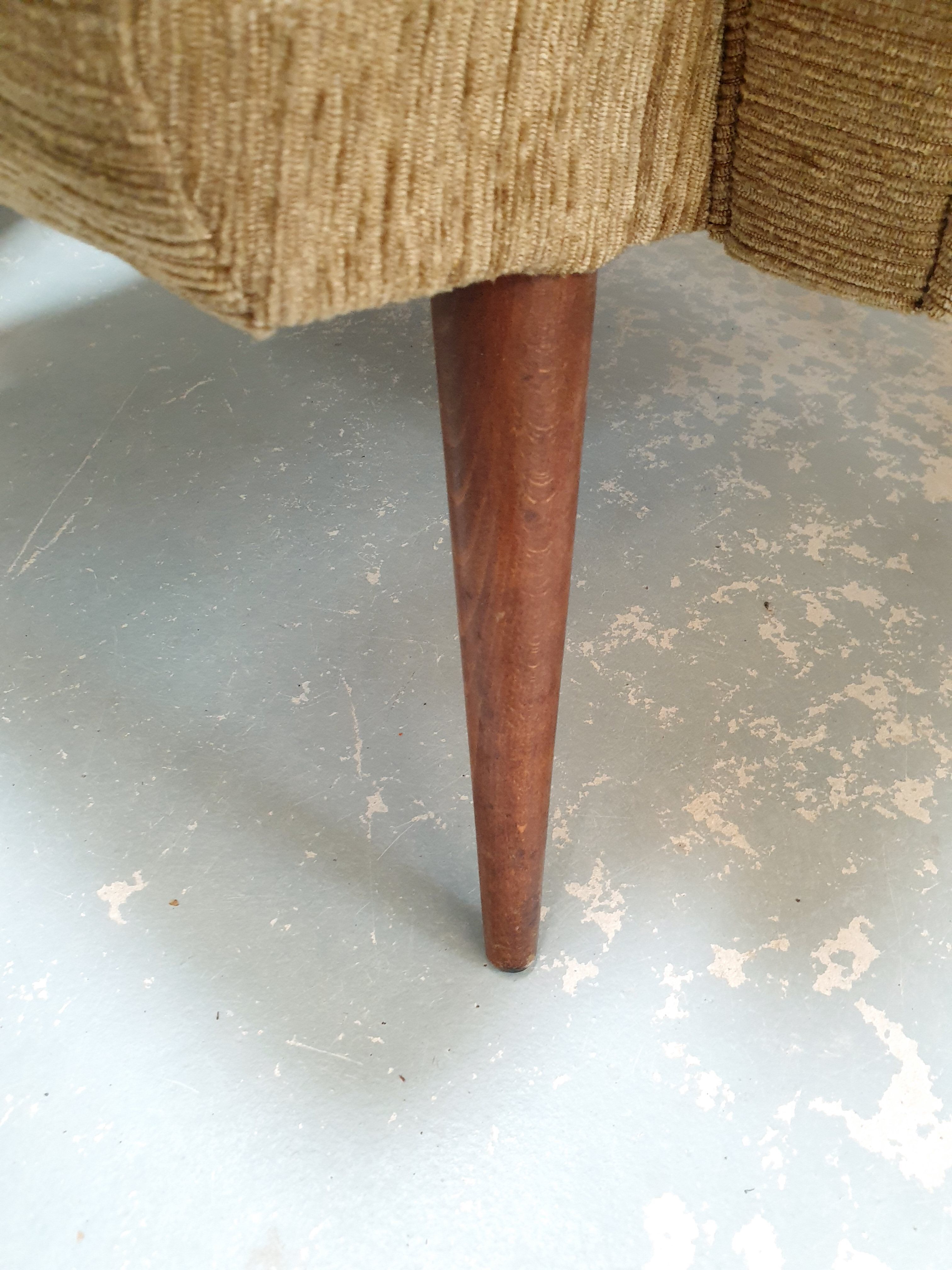 Paire de fauteuils scandinaves accoudoirs rehaussés années 50/60 vintage