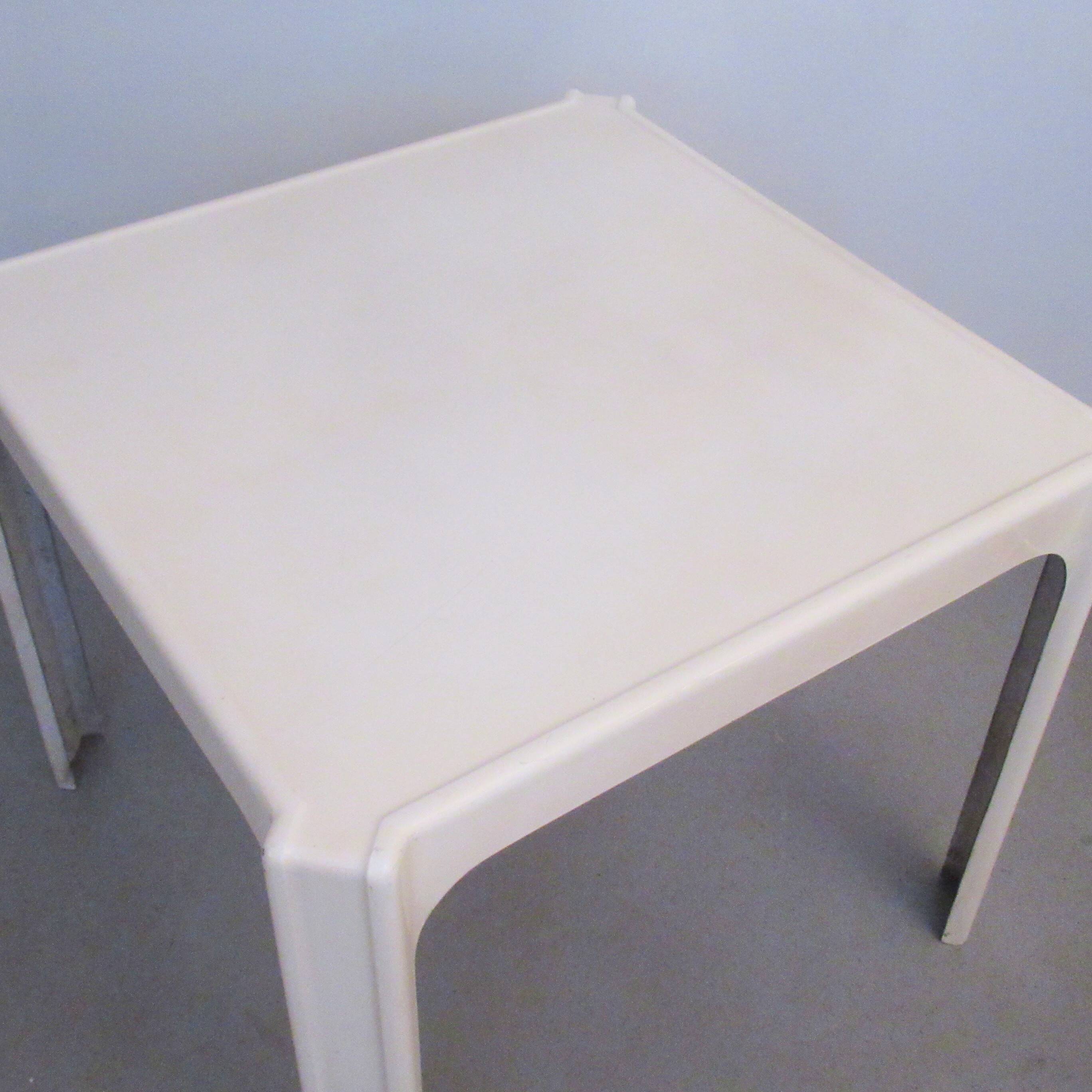 White Ozoo table by Marc Berthier for Roche Bobois.