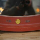 Grand miroir rond industriel en bois 1920