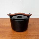 Black enamelled cast iron pot with a teak handle in mid-century style by Timo Sarpaneva for Rosenlew of Finland, 1960s.