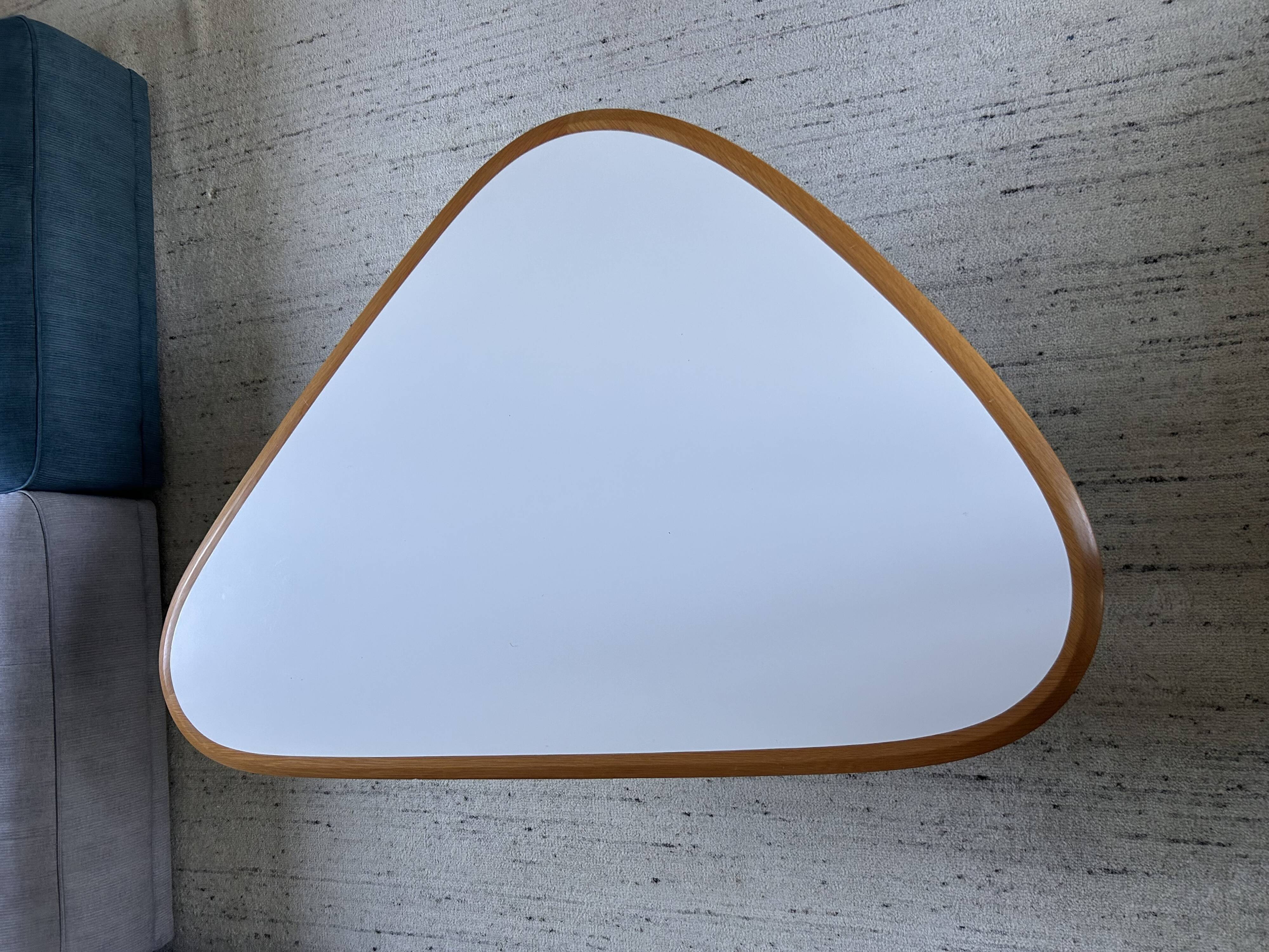 Table basse RED Edition Blanche Taille L - modèle 50's