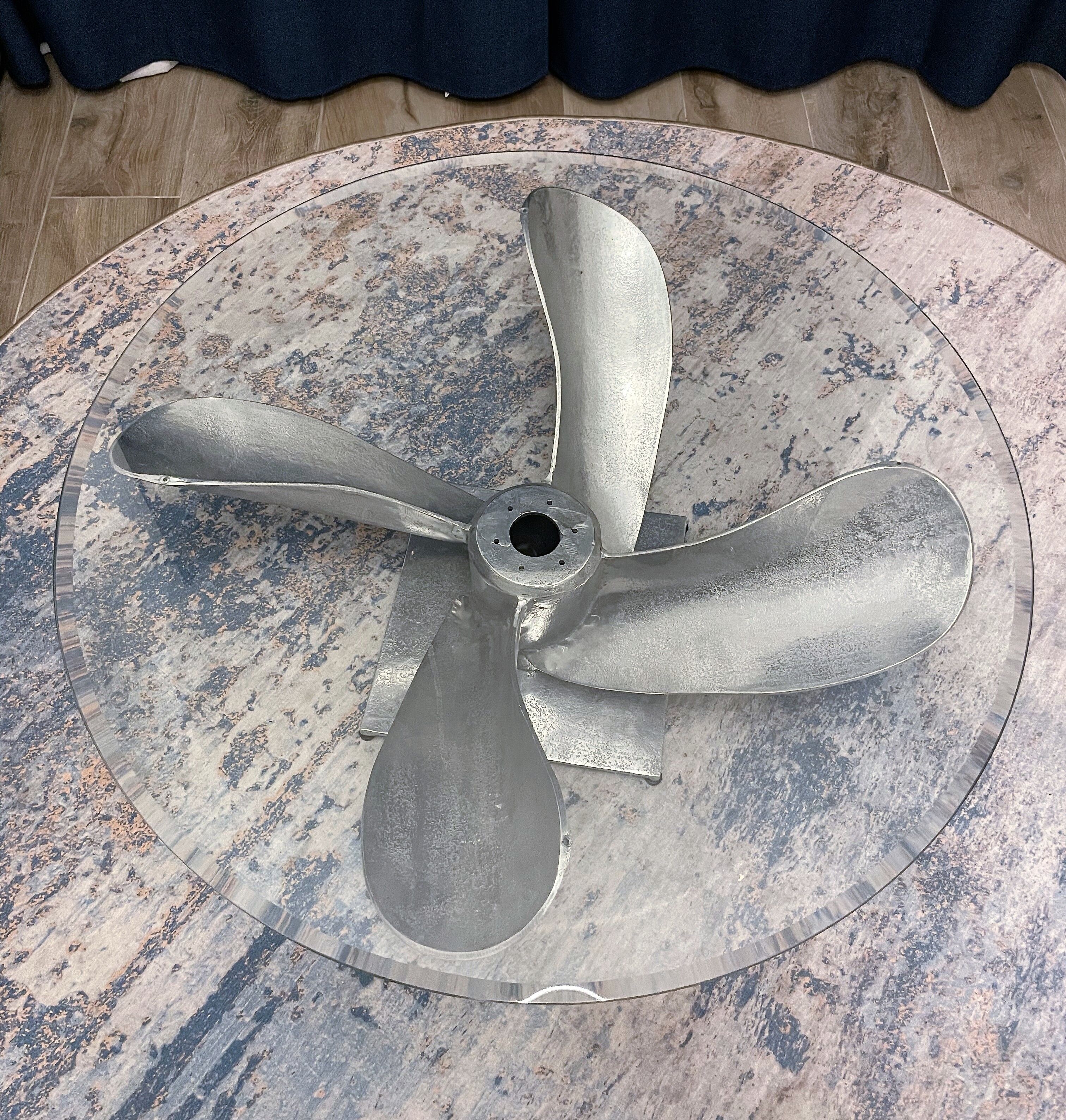 Round coffee table "Propeller"