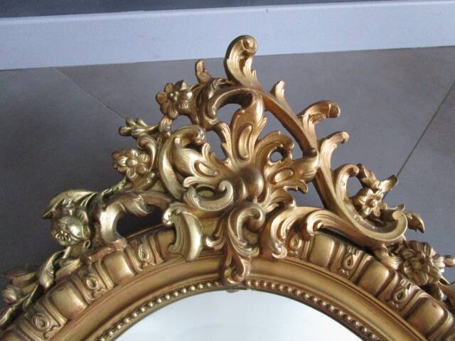 Antique mirror in wood and gilded stucco
