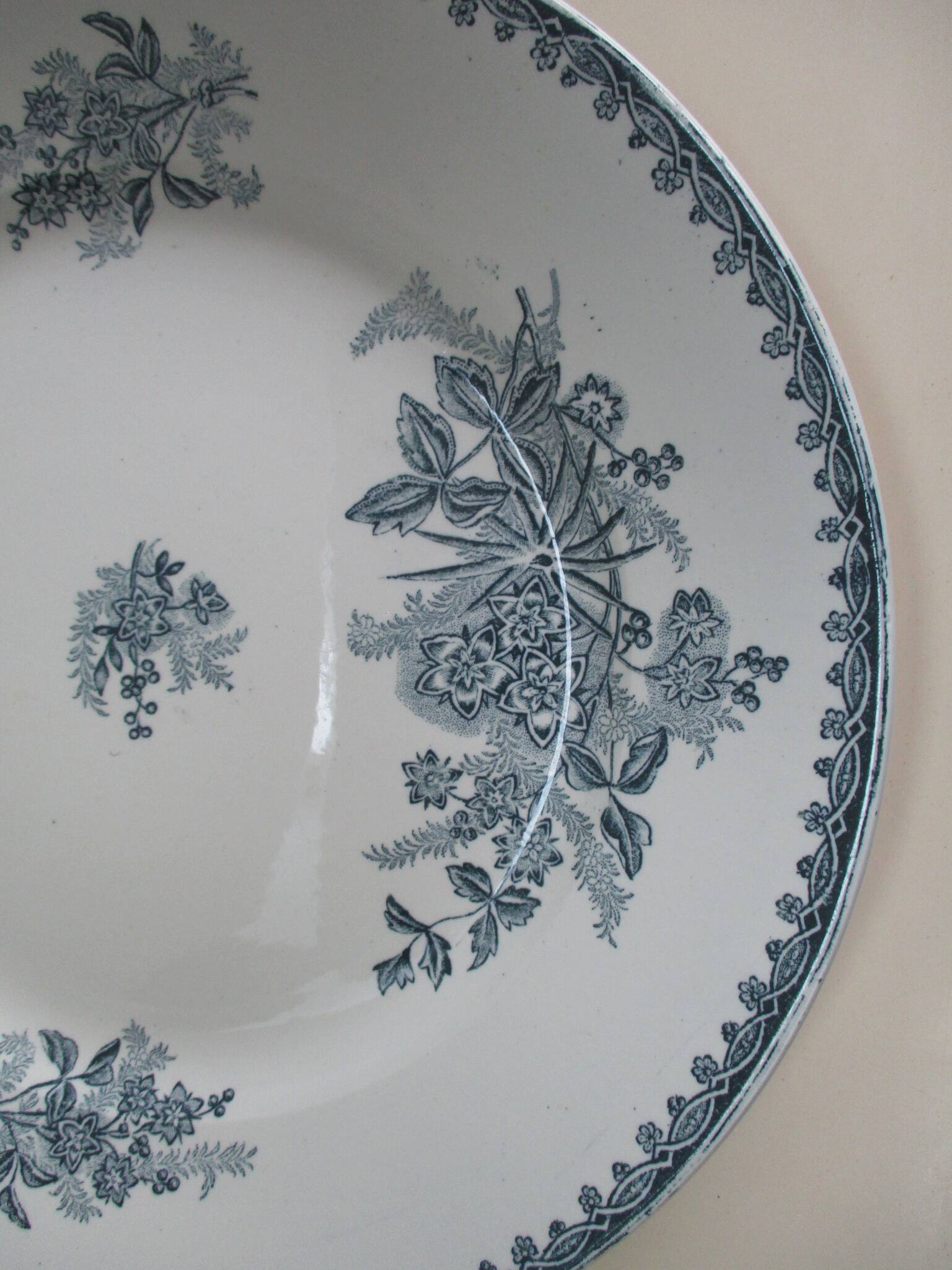 Iron earth dish – very large, round and flat, Sté Amandinoise model Margot