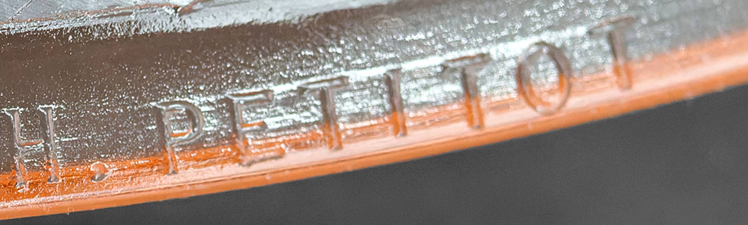 Suspension Art Déco moderniste en verre rose et bronze chromé, par Henry Petitot, 1935