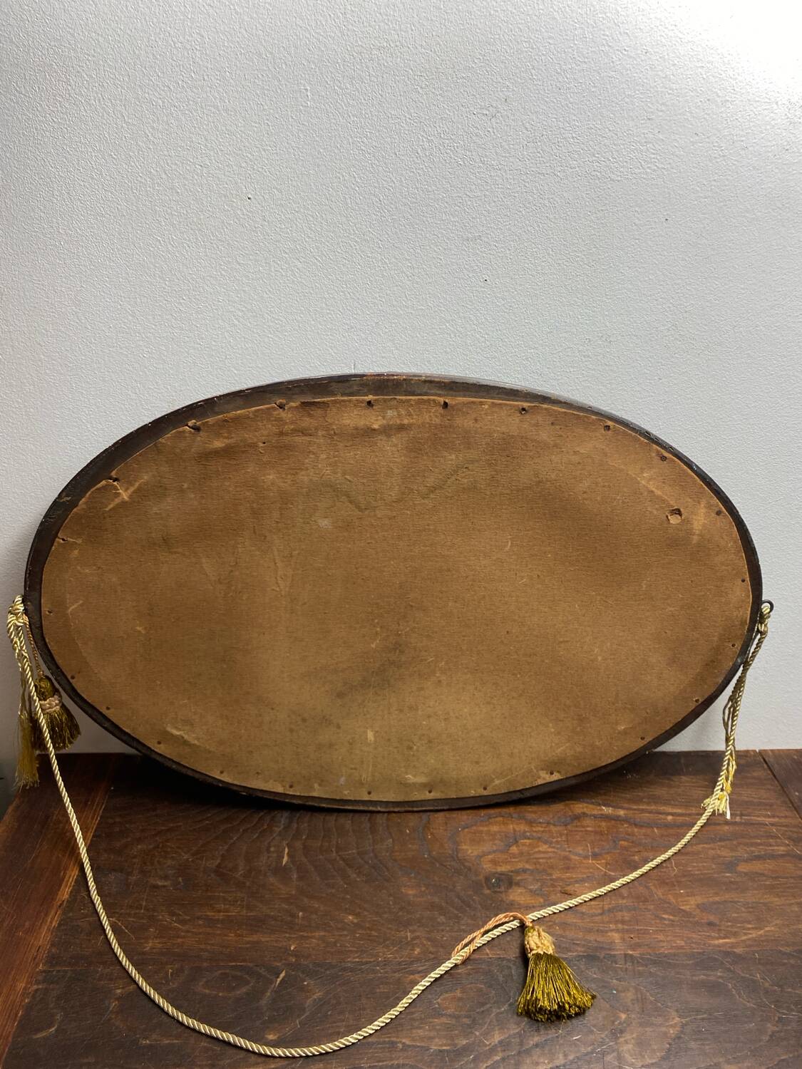 Miroir en bois et plâtre, décor fleuri, Art Déco