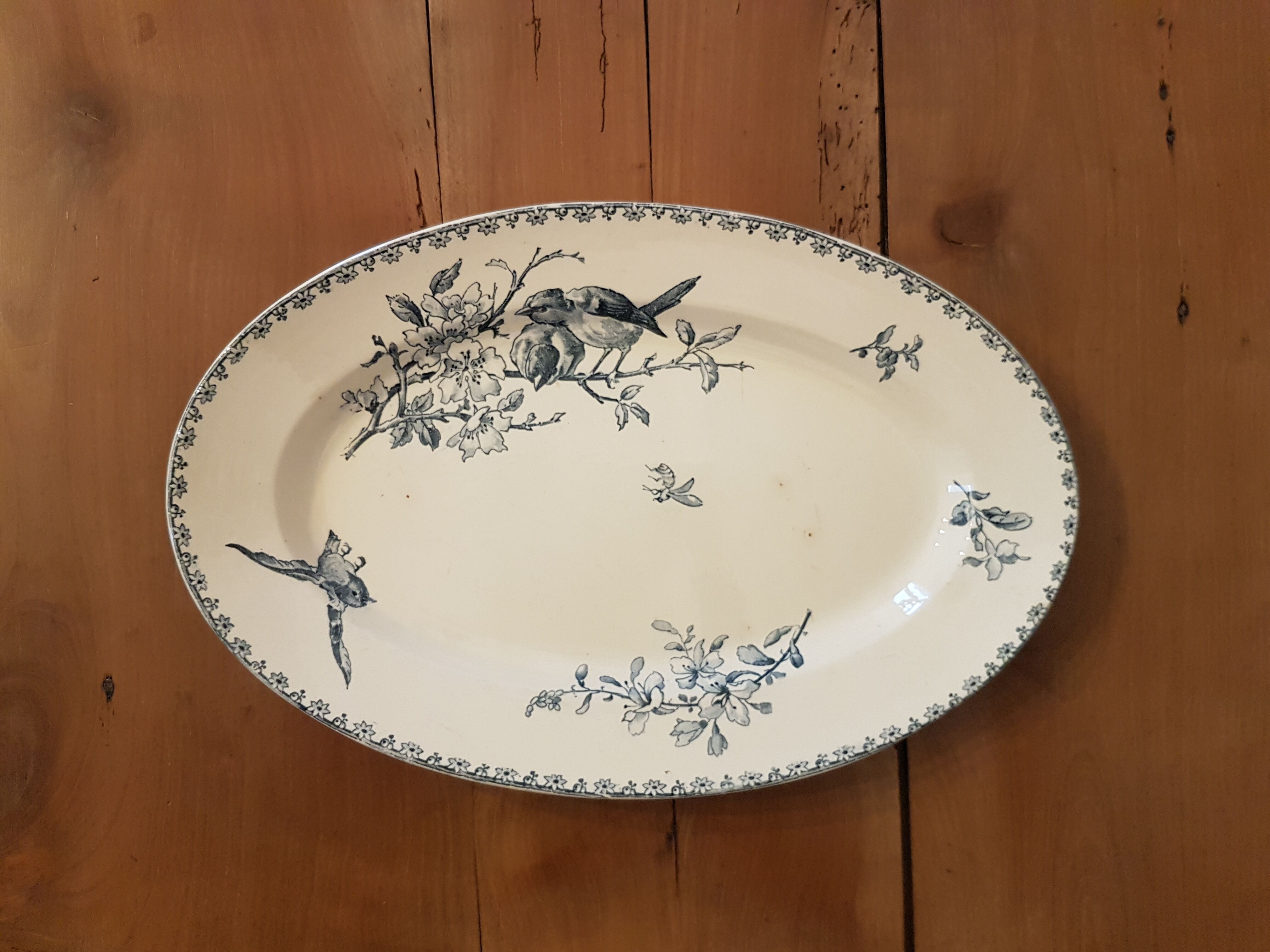 Oval dish in Sarreguemines earthenware