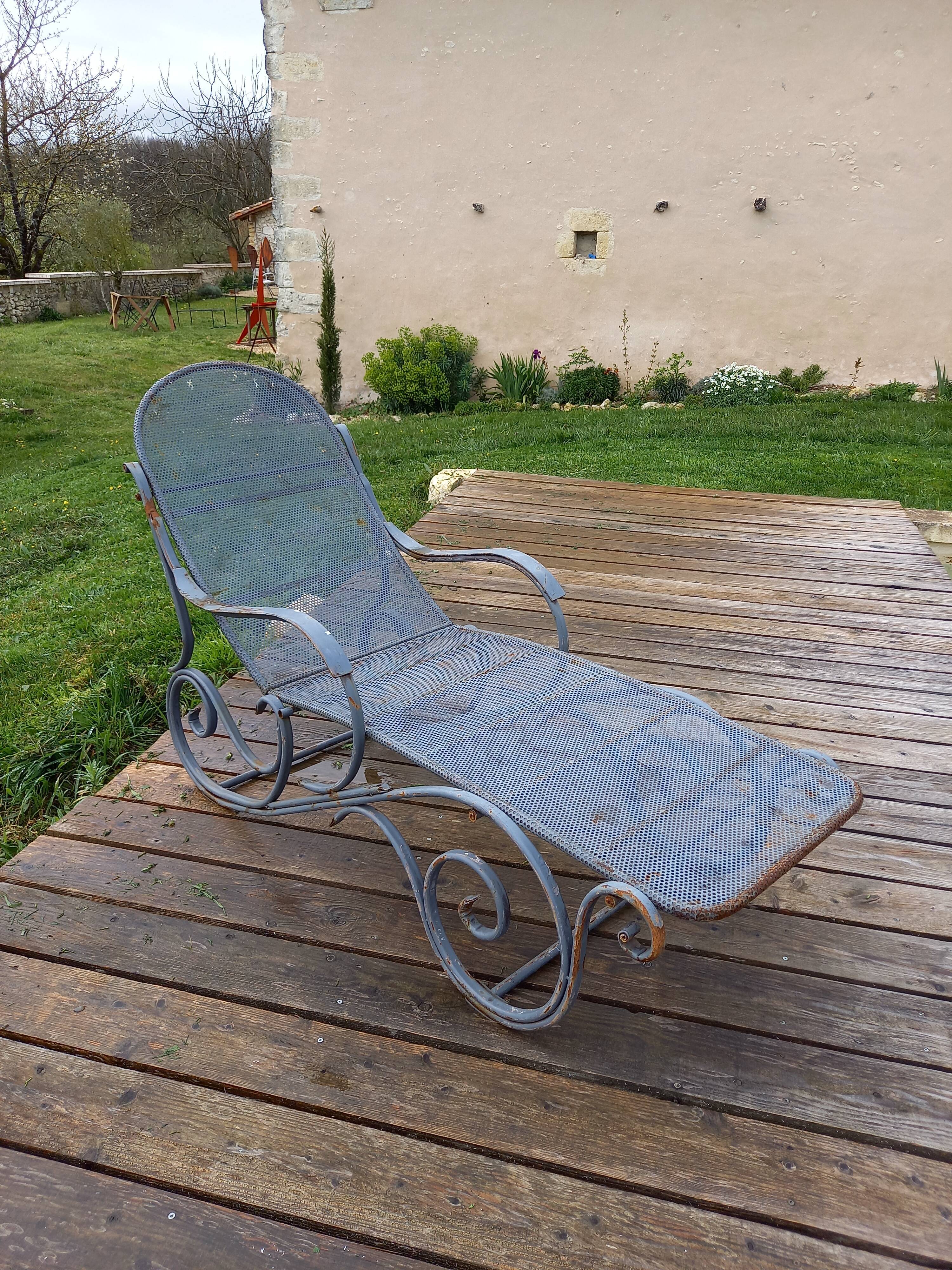 Grey chaise longue