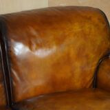 Howard & Son restored leather canapé, width 145 cm