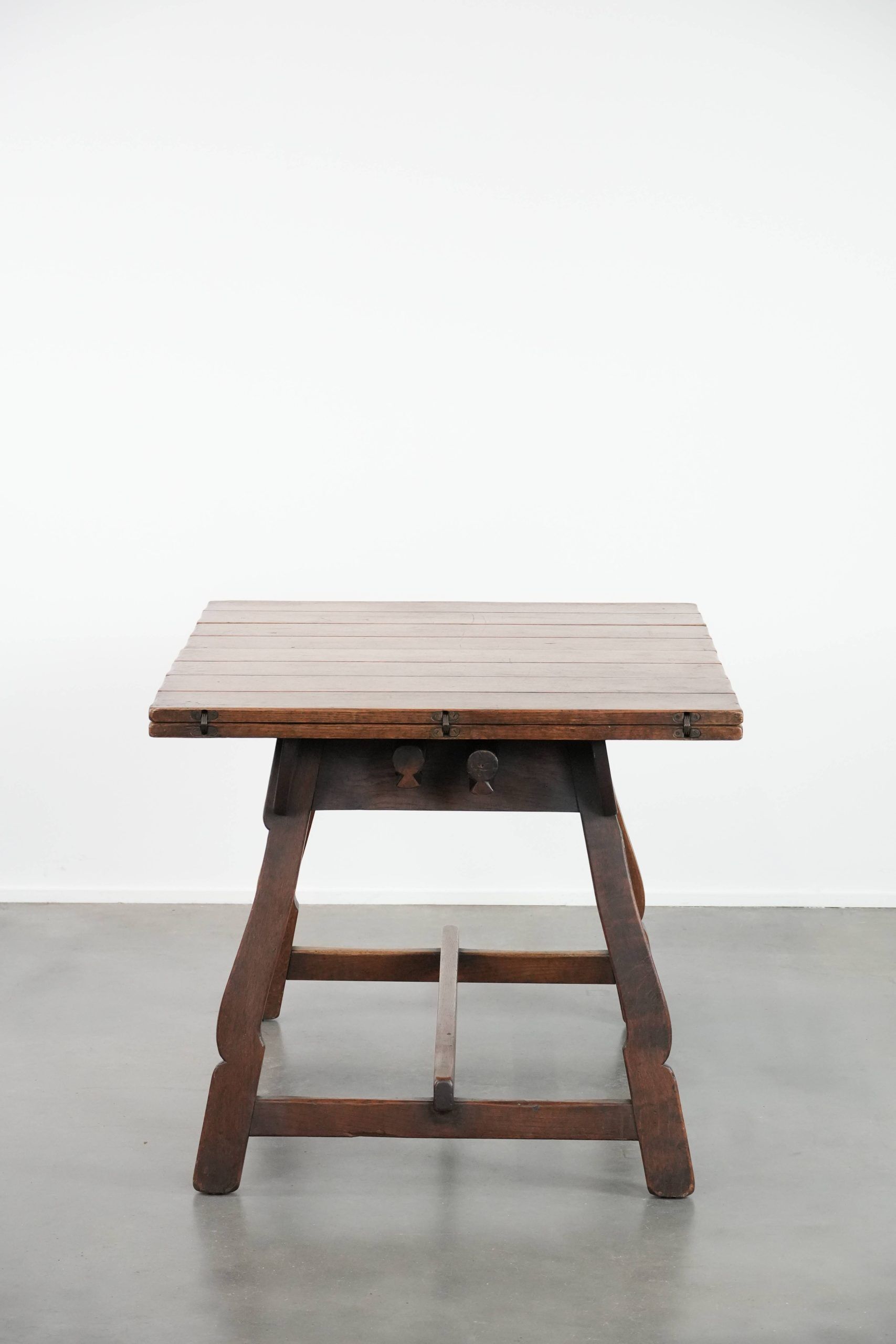 Antique Swiss extendable dining table made of oak from the mid-19th century