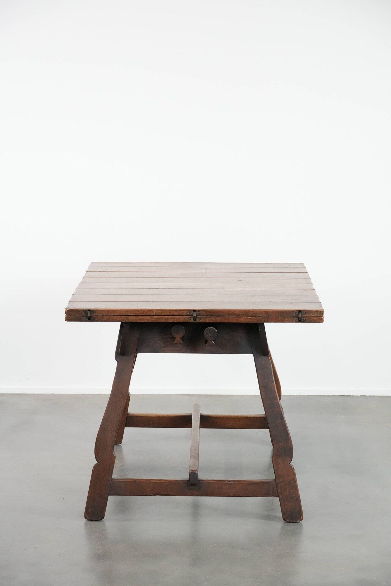 Antique Swiss extendable dining table made of oak from the mid-19th century