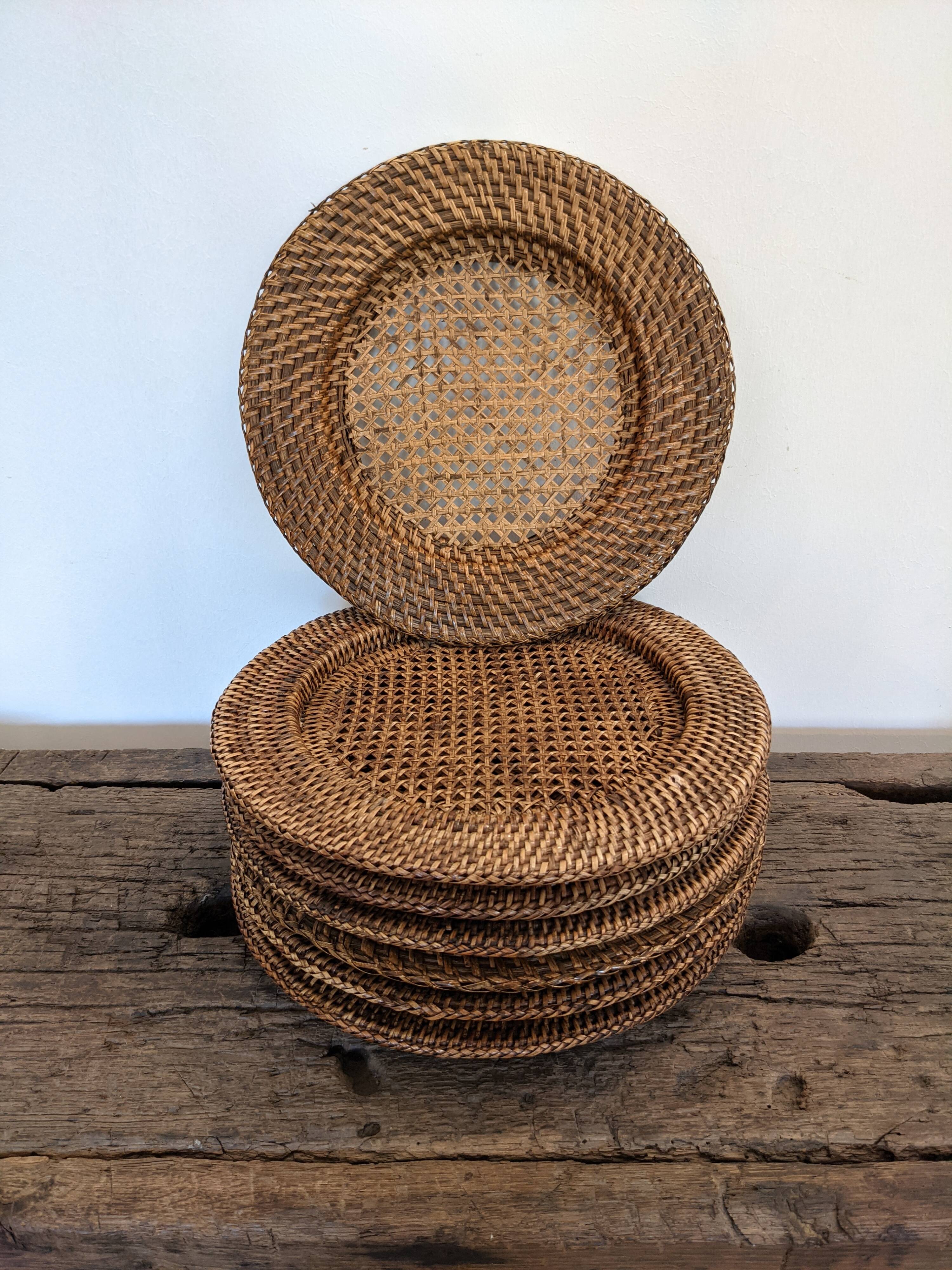 Set of 7 presentation plates in wicker rattan cannage