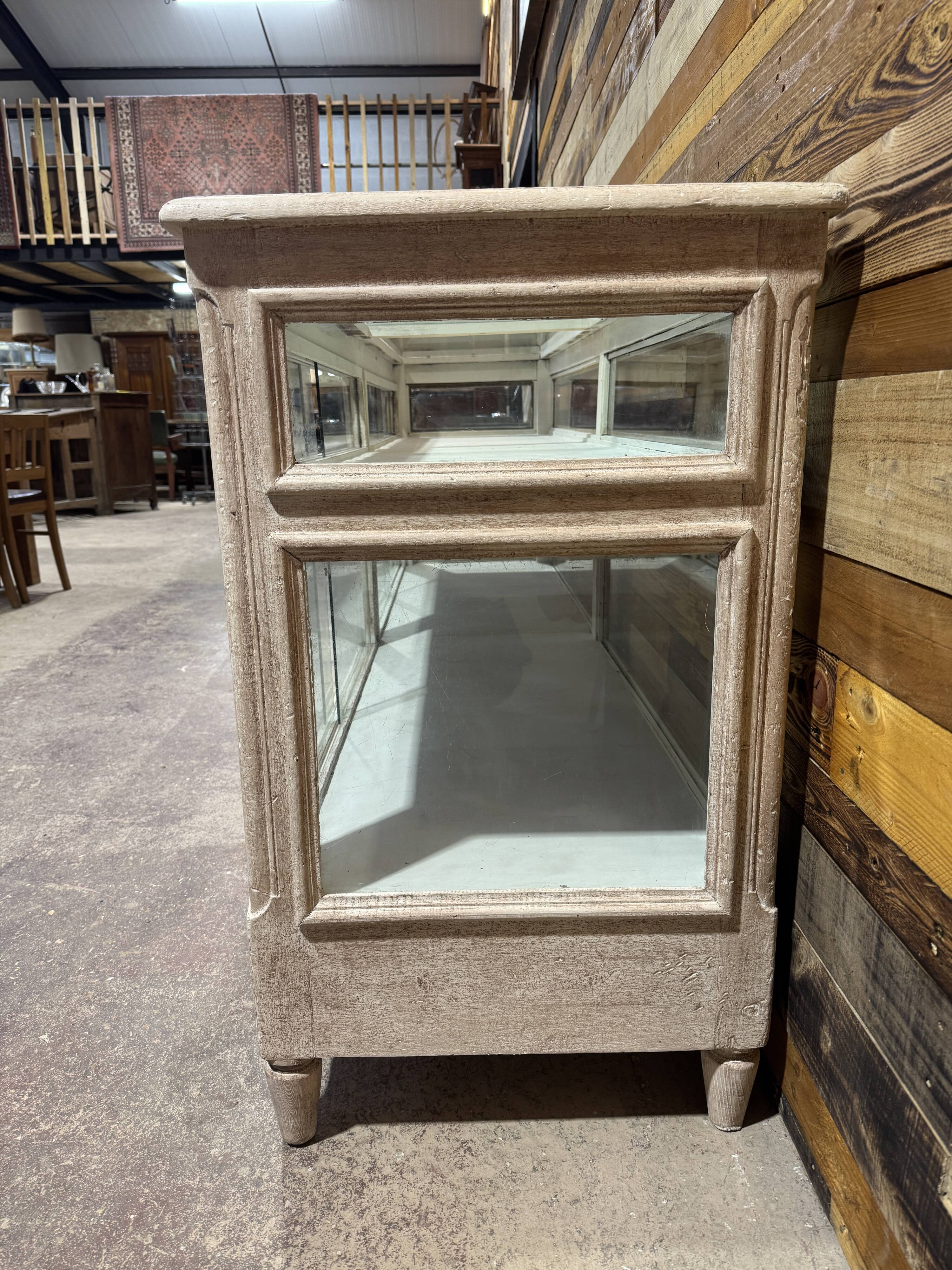 Comptoir de magasin vitré