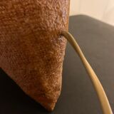 Lampe sac toile de jute avec grains de blé de Didier Goudot, 1980