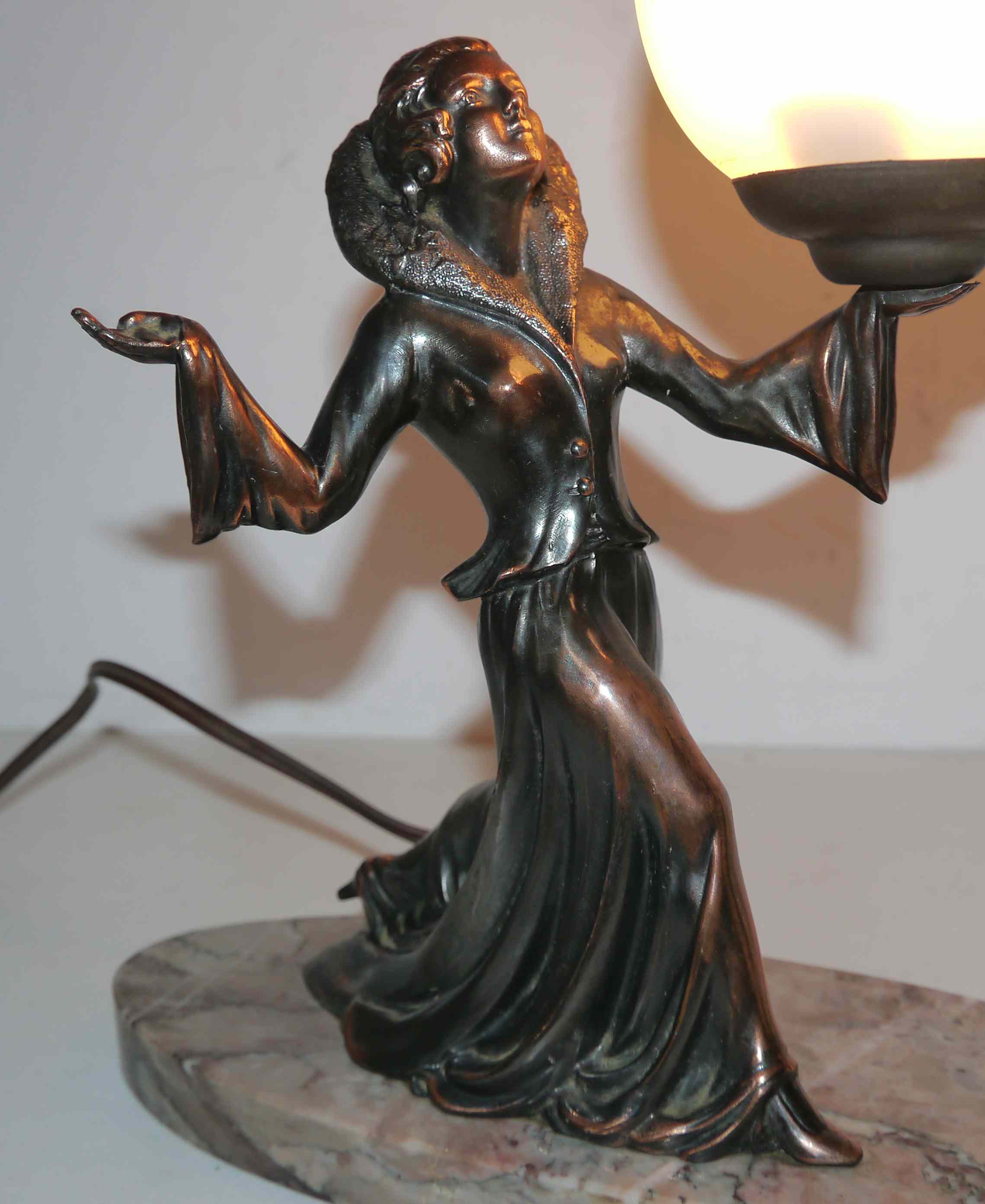 Art deco lamp in regul and marble "woman holding a globe"
