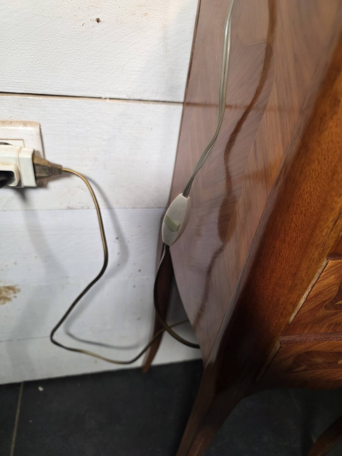 Empire style lamp in gilded bronze from the 19th century.