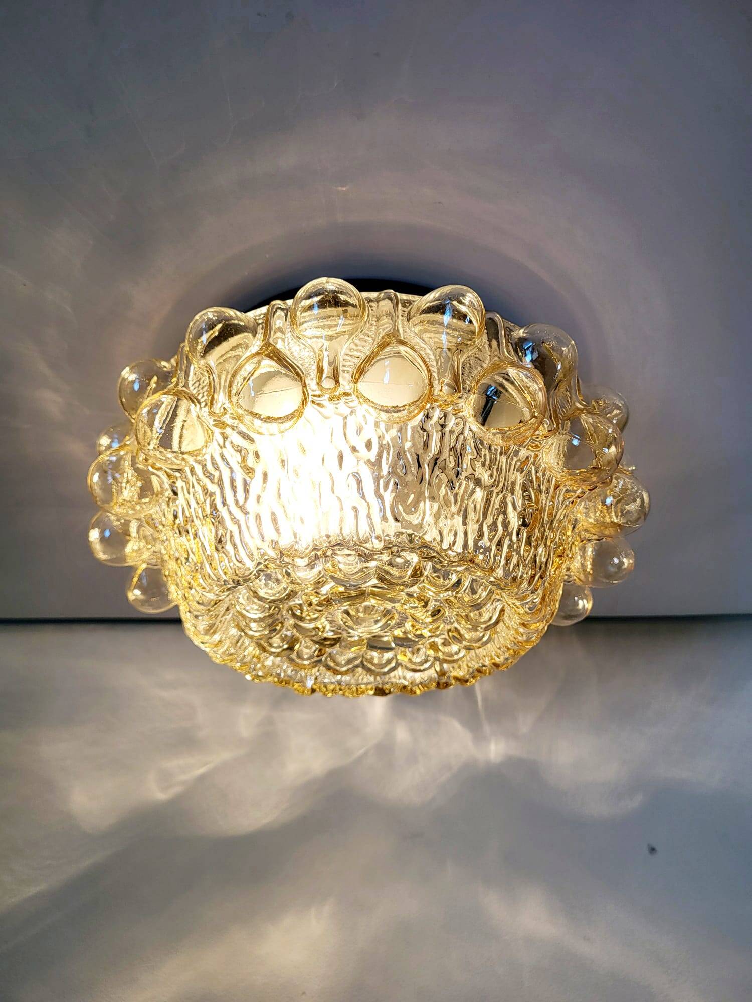 Vintage glazen wand of plafondlamp, bubble reliëf space age, jaren 1970