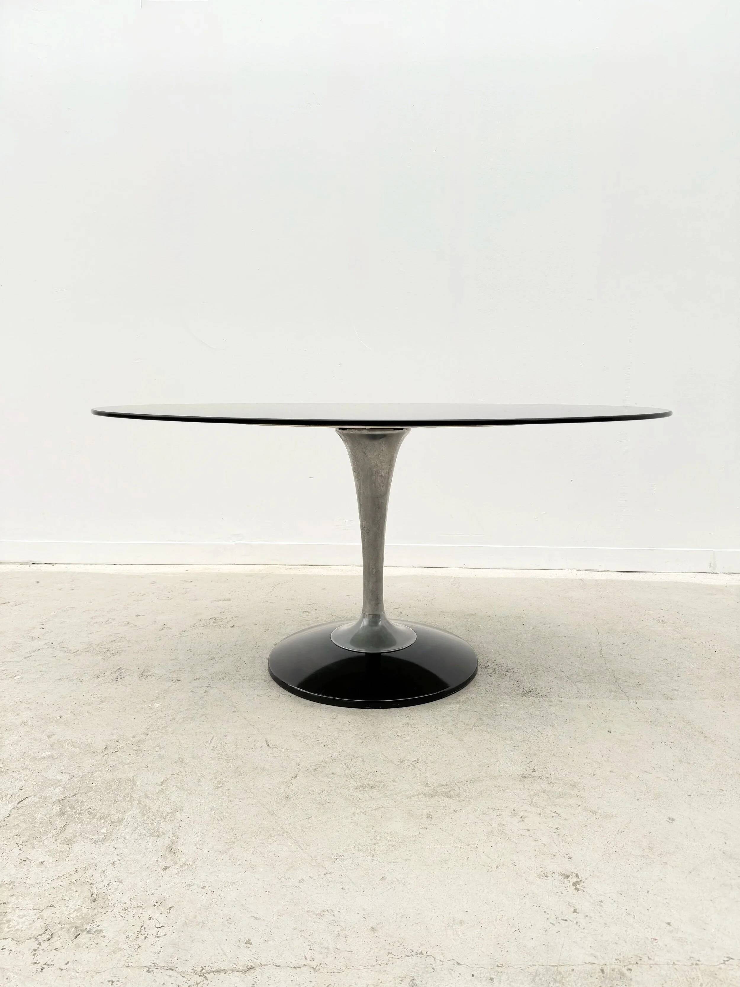 Tulip oval table by Chromcraft in plexiglass and aluminium, USA 1970.