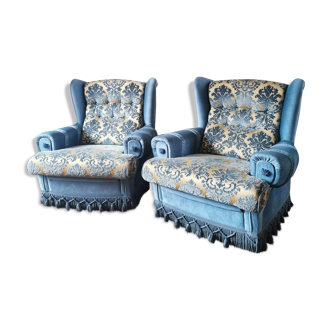 Velvet armchairs with ears and fringes on wheels