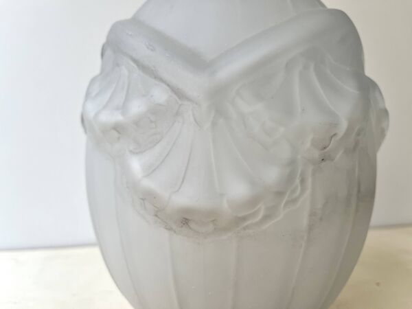 Vase ancien art déco en verre pressé moulé signé Verçais Schneider
