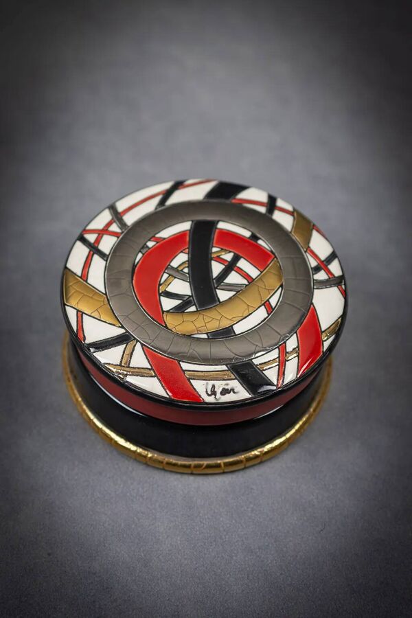 Boîte ronde Montagnes Russes en Émaux de Longwy par Catherine Lhoir