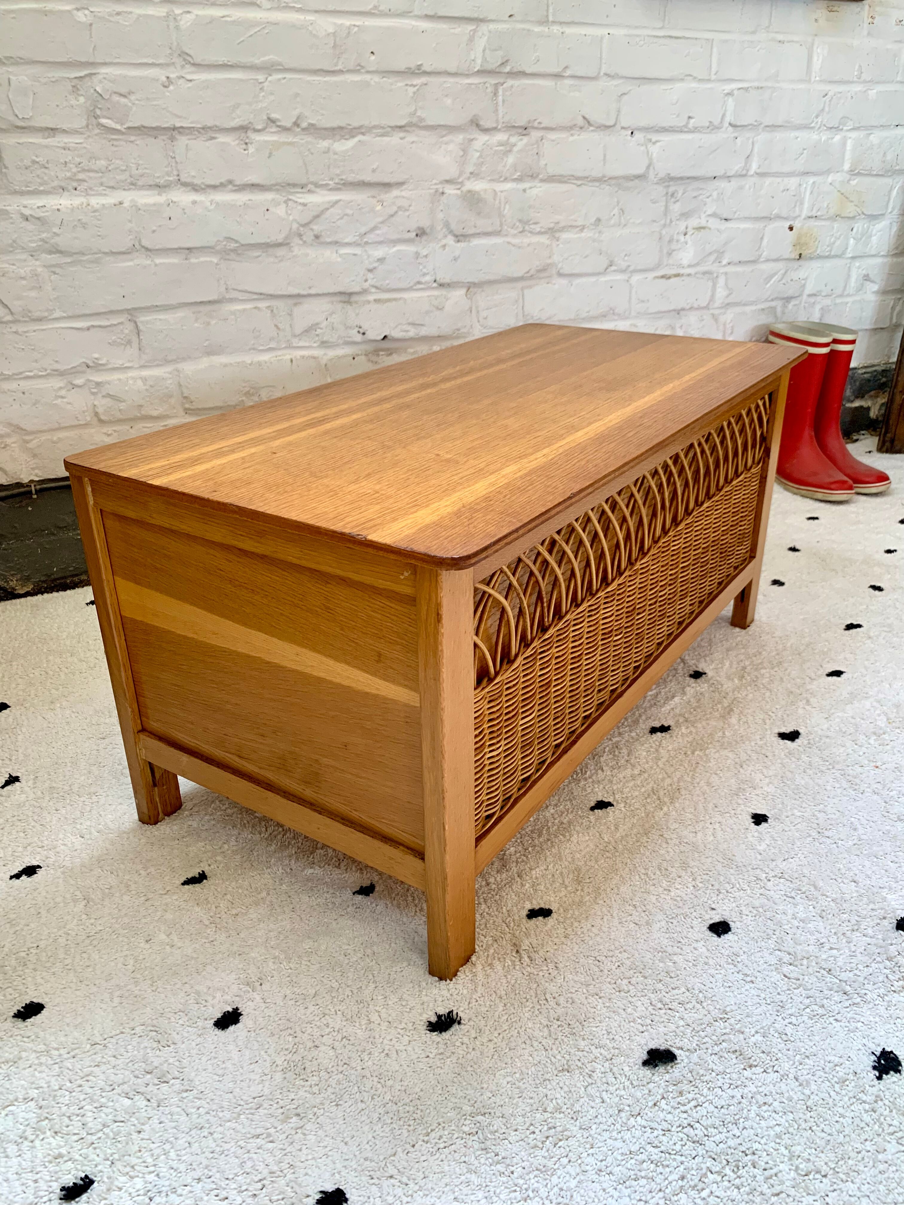 Rattan chest bench for children