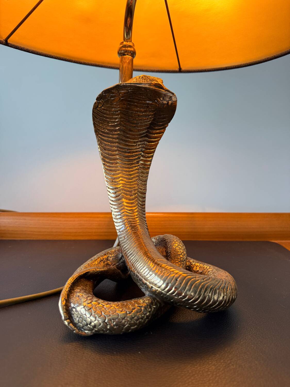 Cobra sculptural lamp in brass – Vintage French work, circa 19