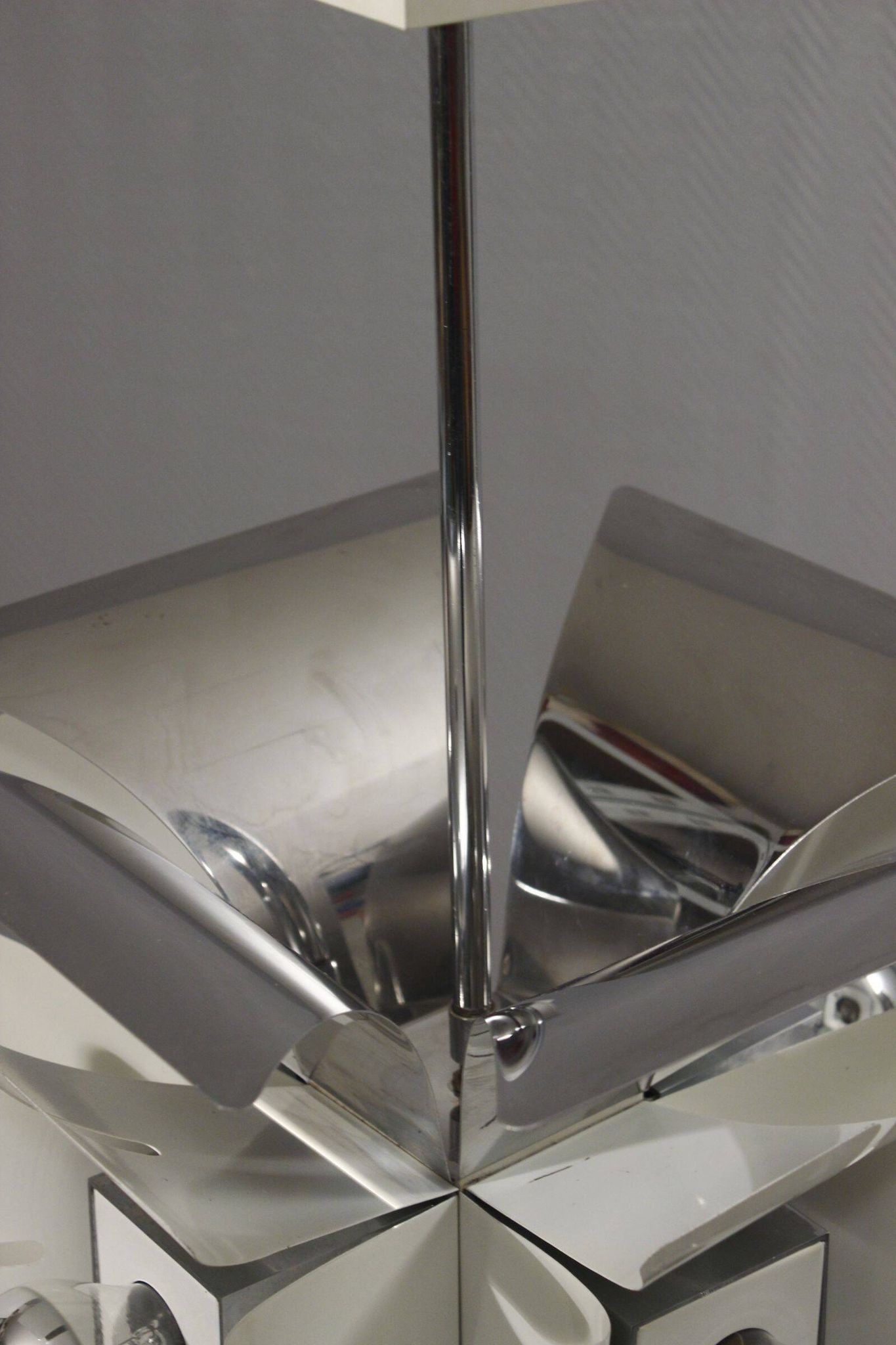 Impressive Space Age chandelier with 5 lights, chrome metal, Italy 1970s.