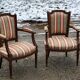 Paire de fauteuils cabriolets de style Louis XVI