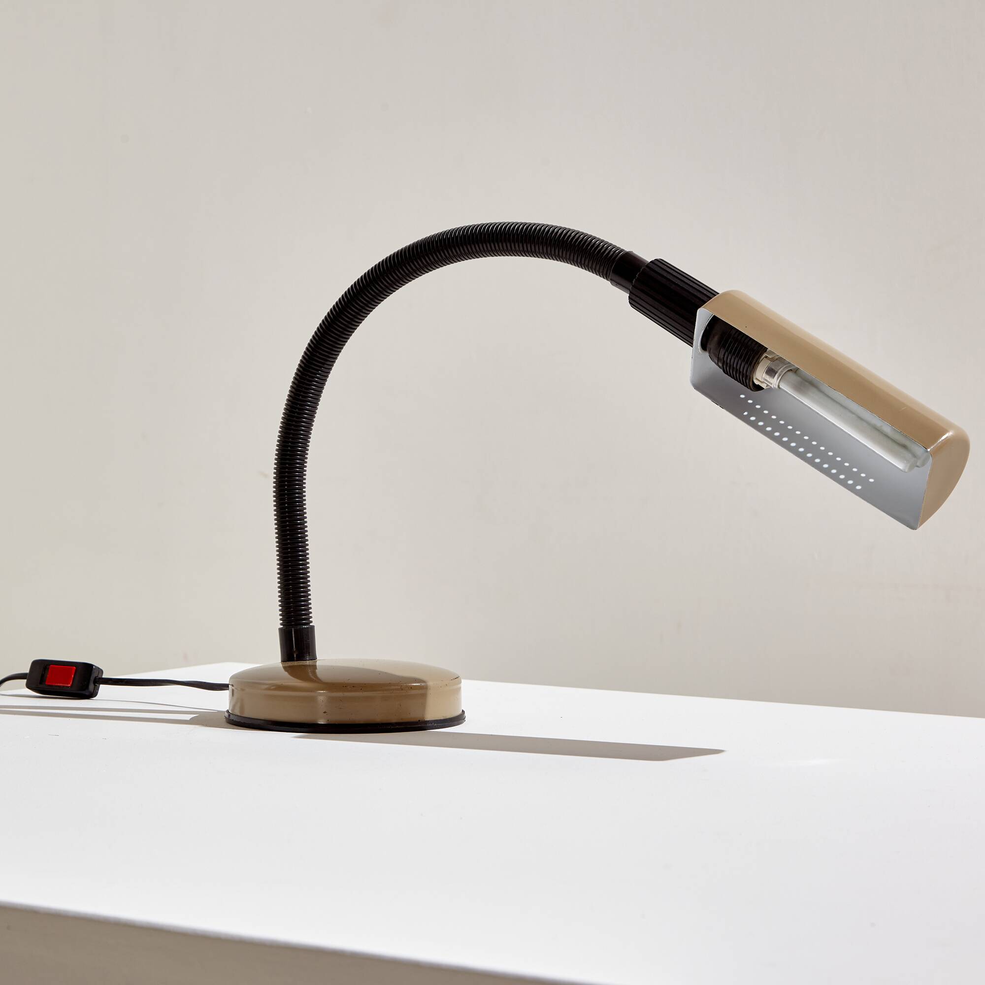 MK9213 Veneta Lumi table lamp