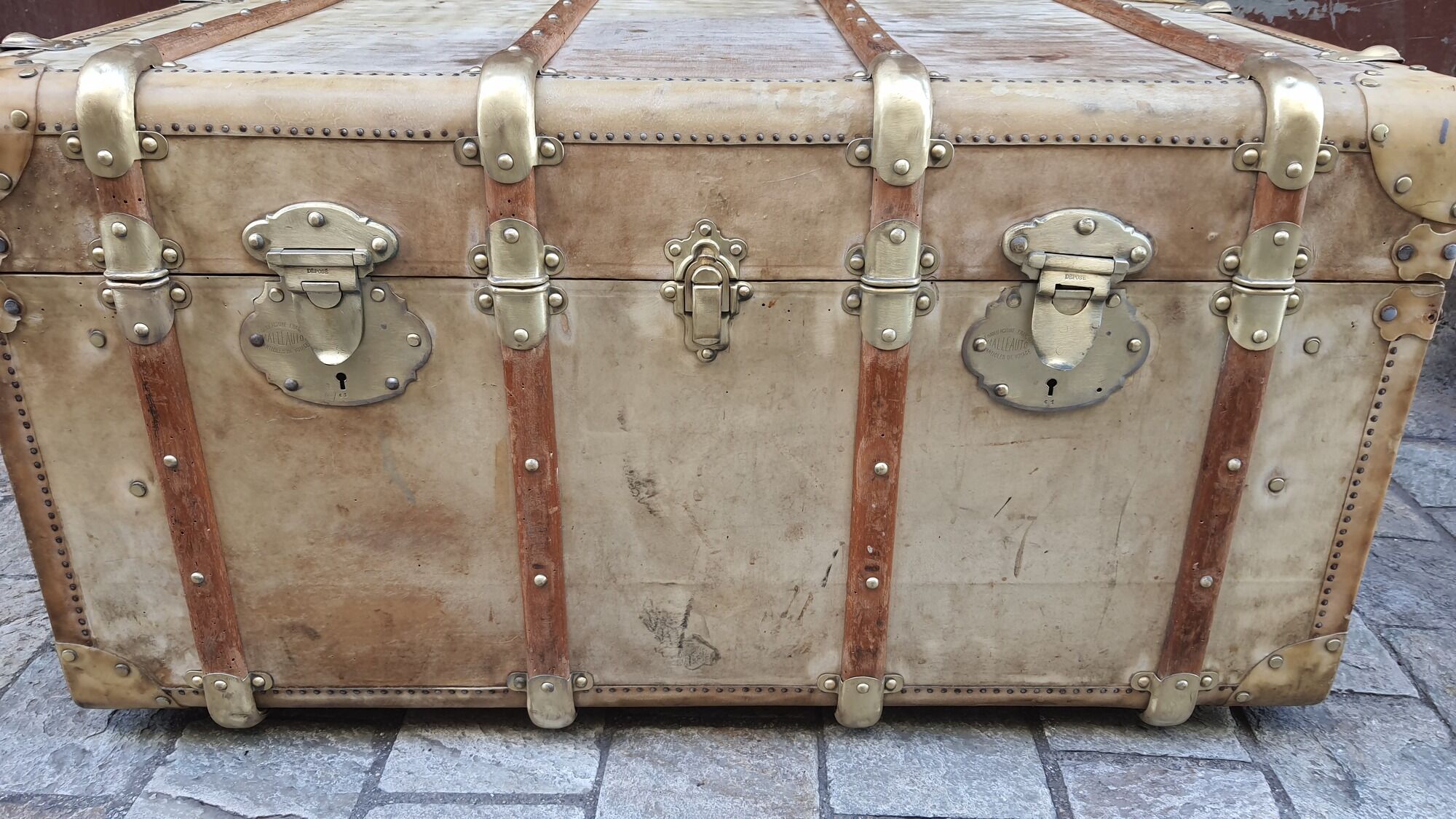 Malle auto travel trunk made of pigskin