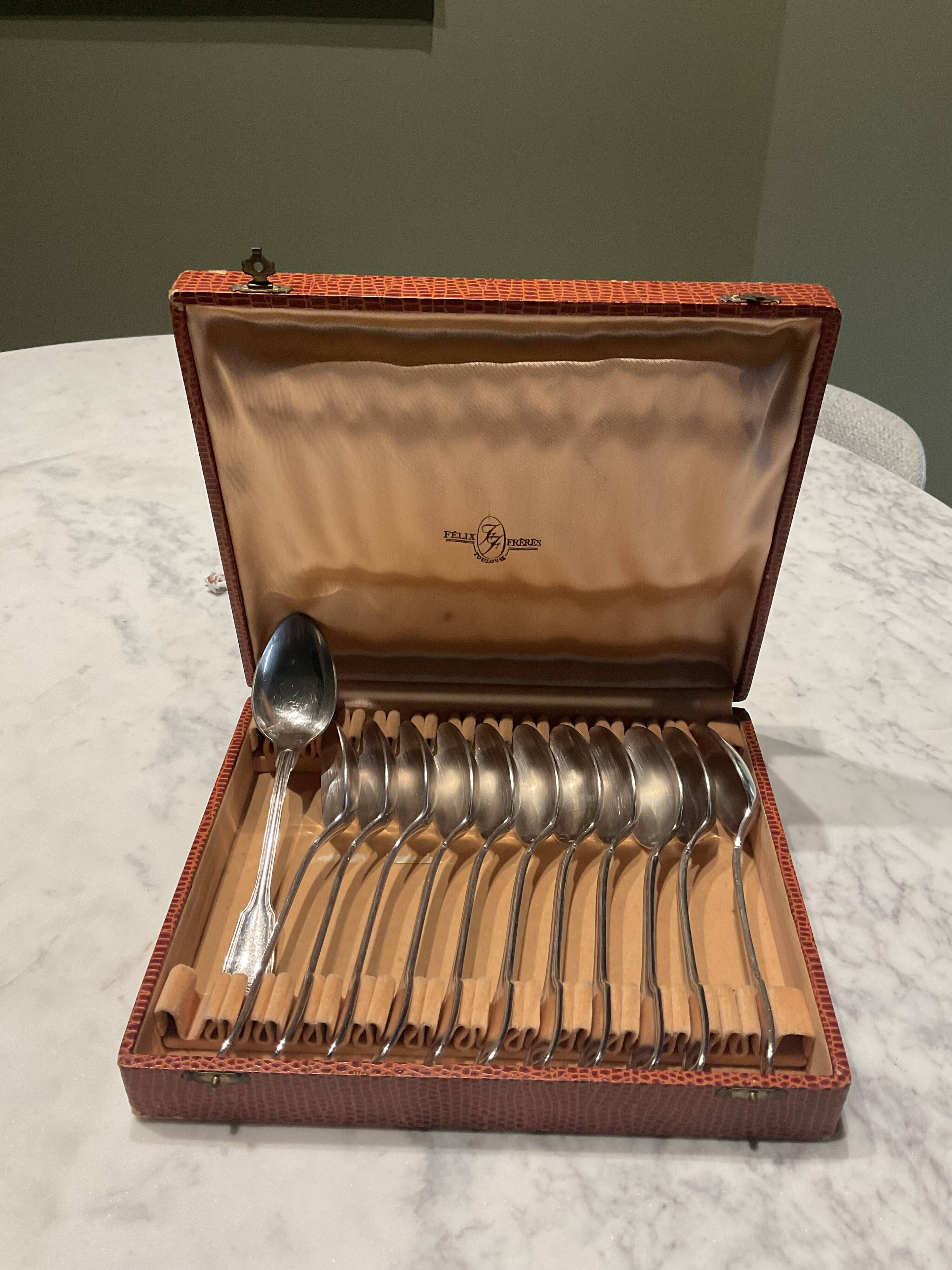 12 Soup Spoons. Silver Plated. Félix Frères