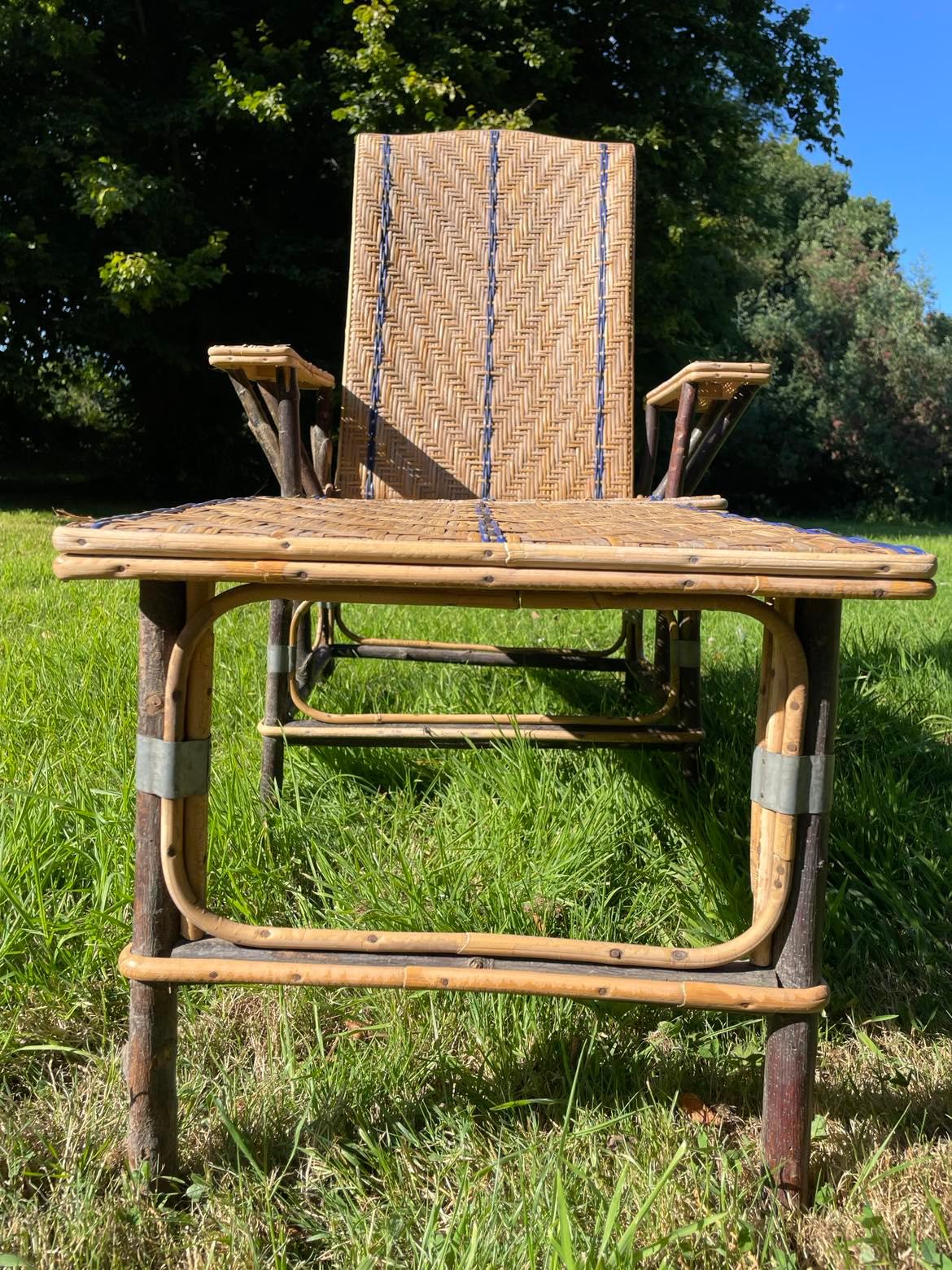 Braided wicker chaise longue, rattan and chestnut