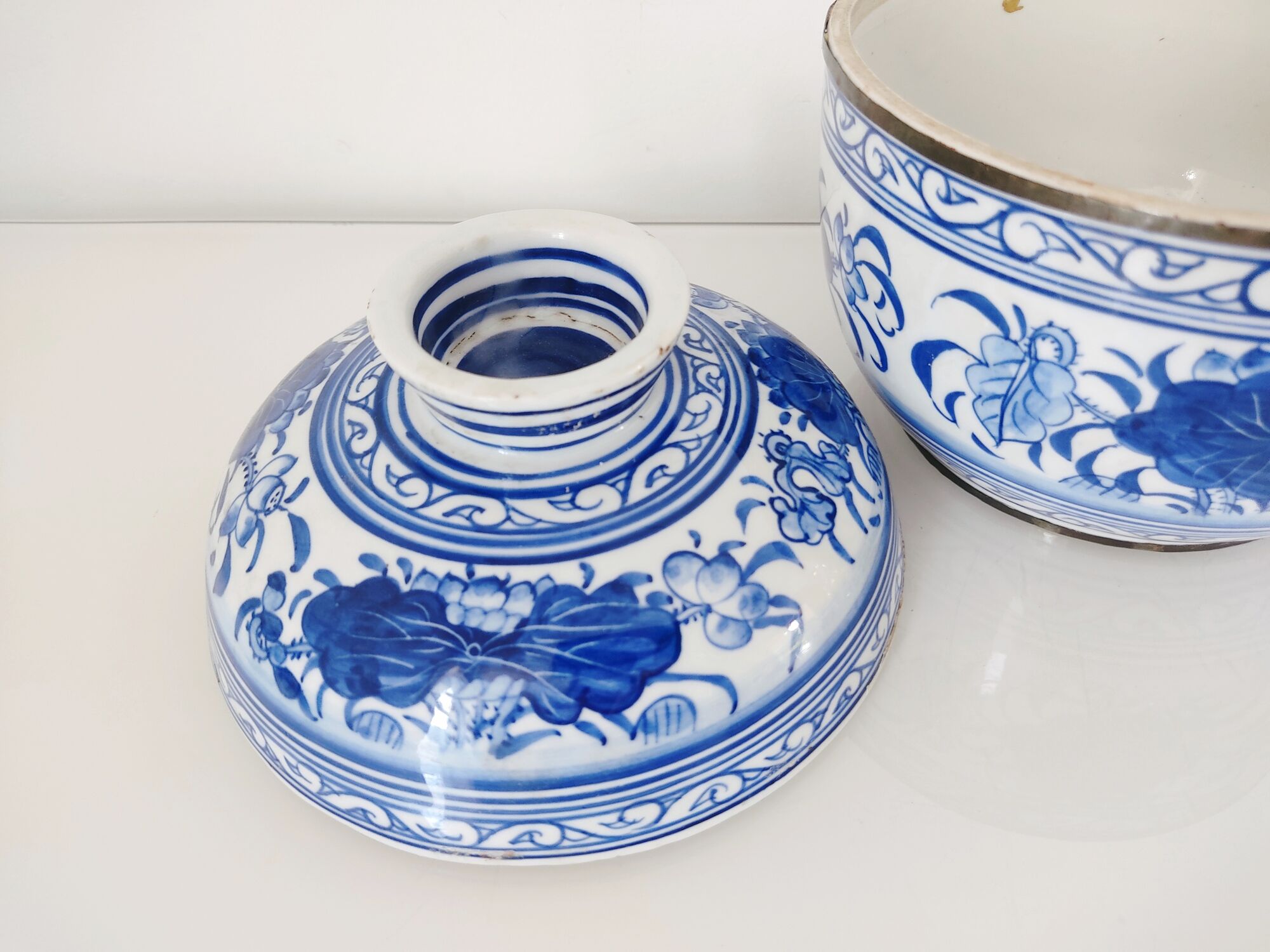 Pot couvert en porcelaine chinoise bleu et blanc