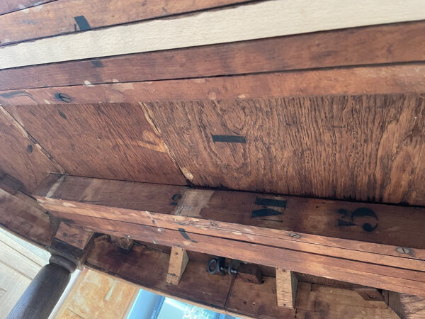 Table en chêne ovale